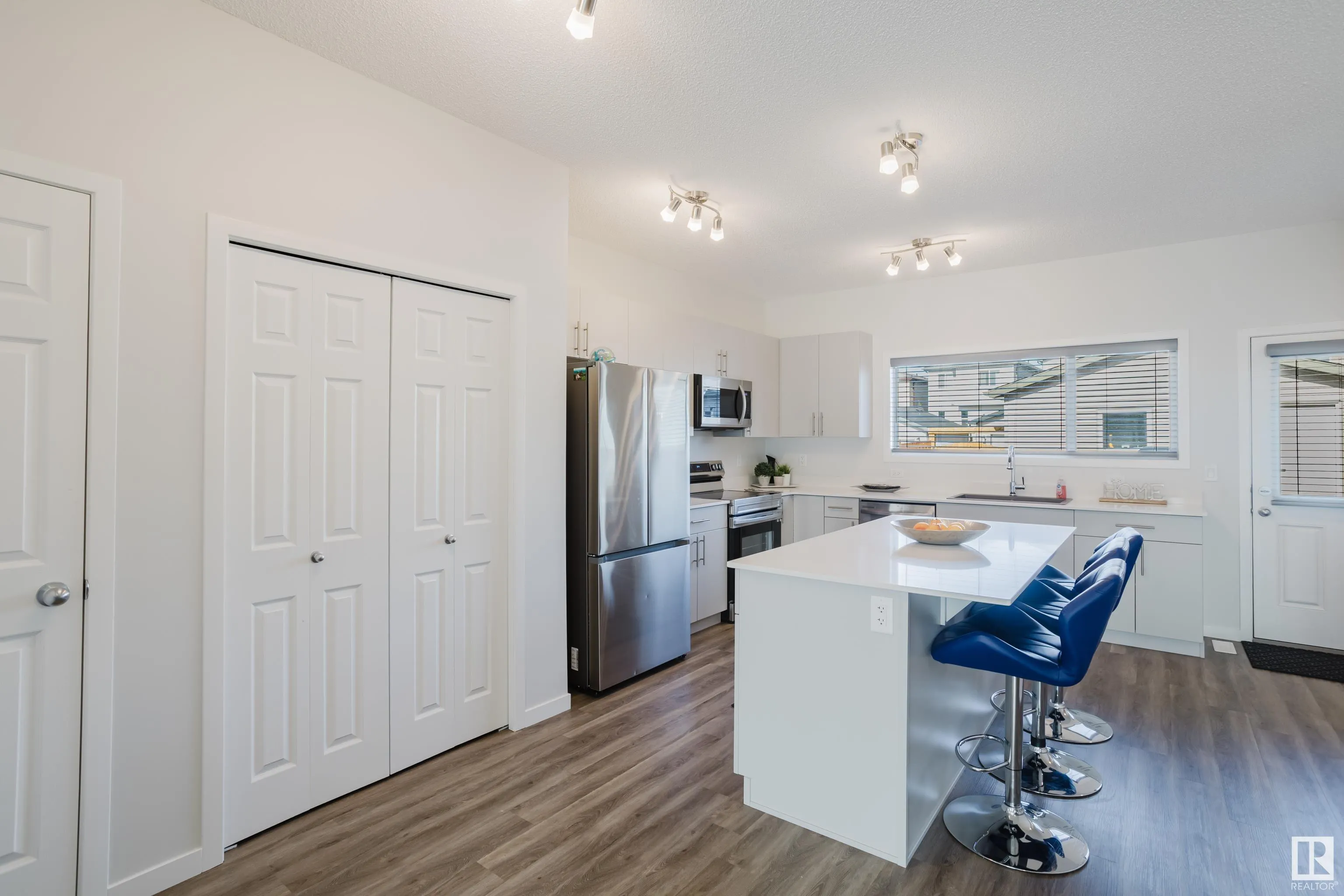 5210 LARK Crescent