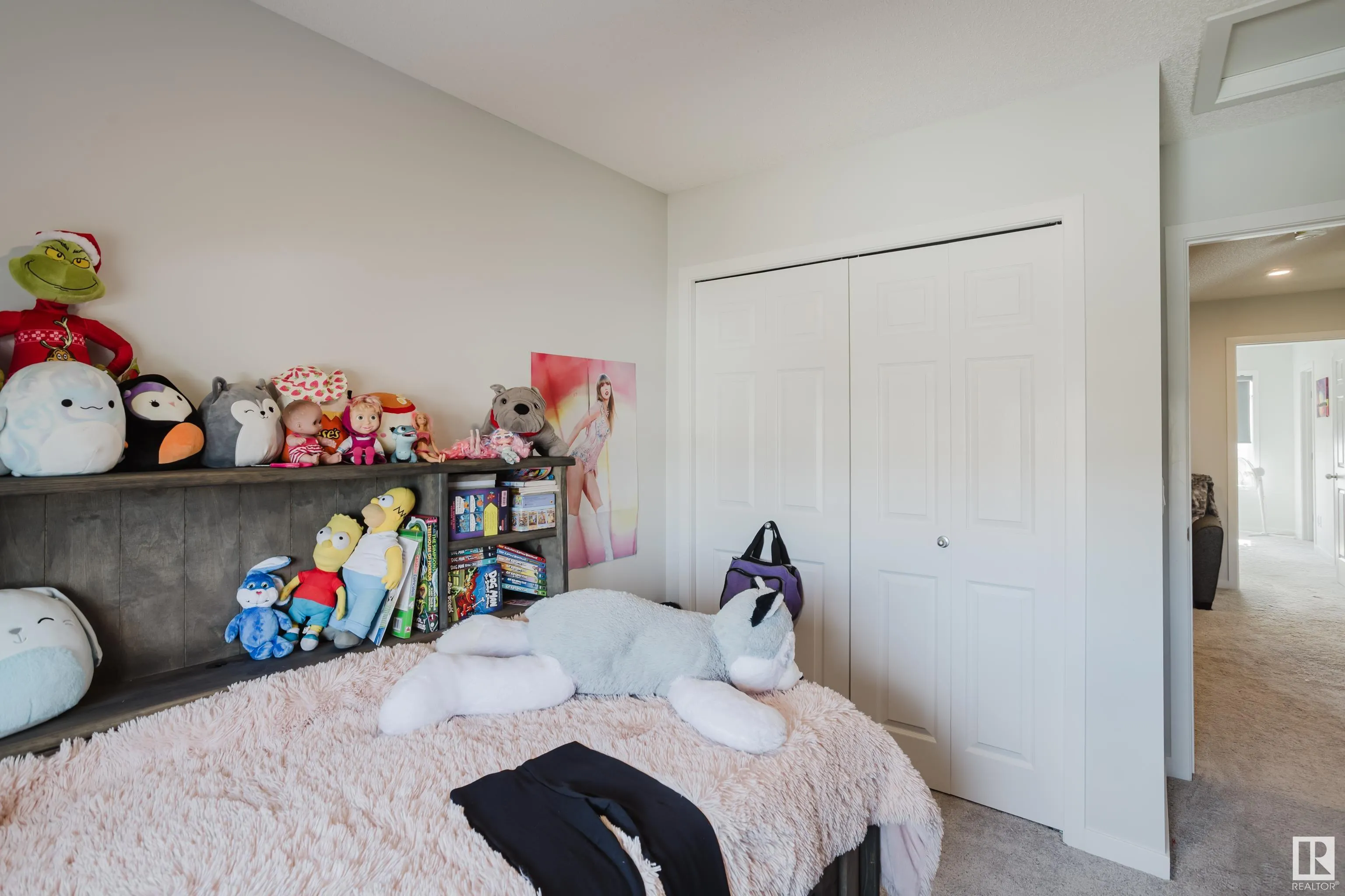 5210 LARK Crescent