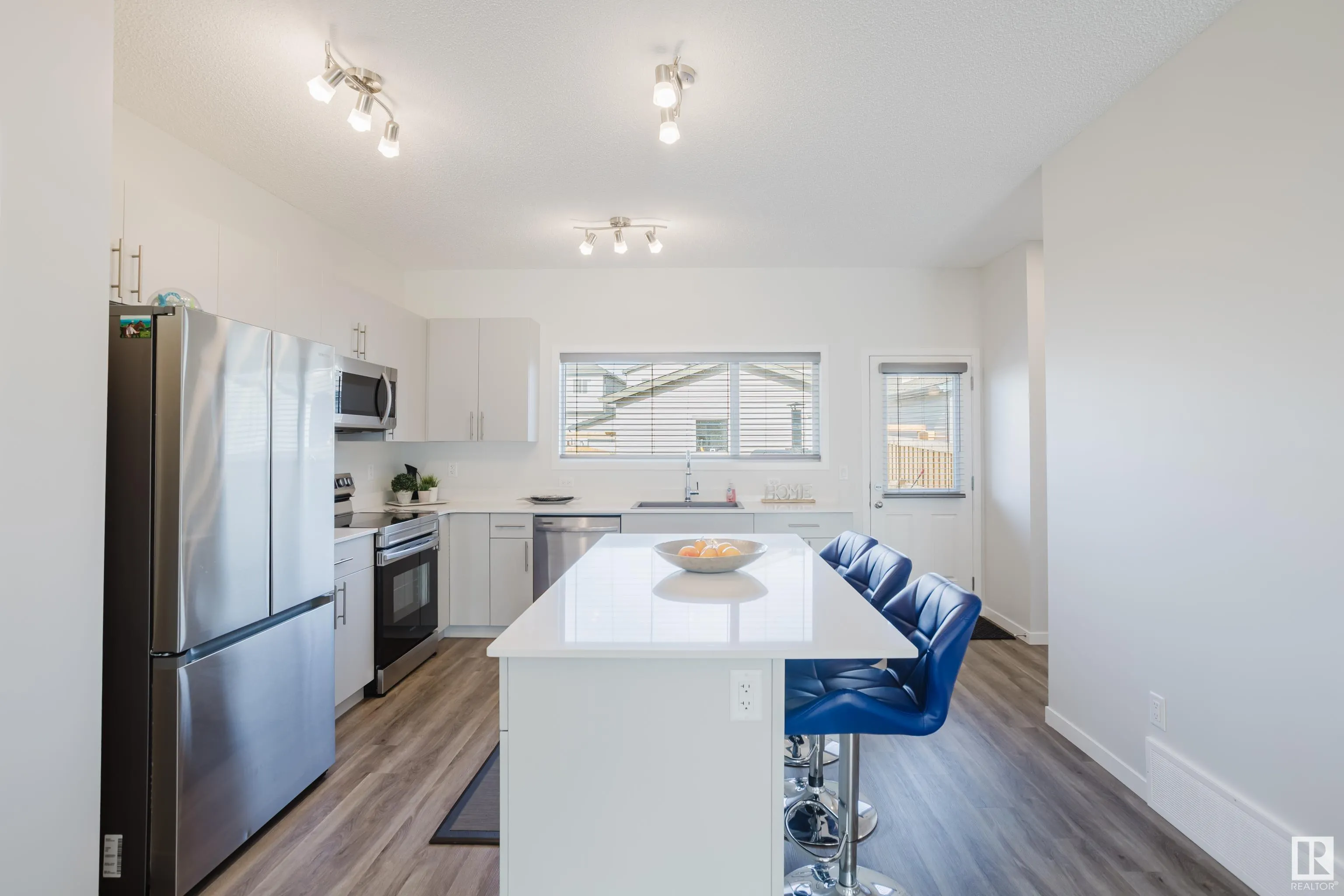 5210 LARK Crescent