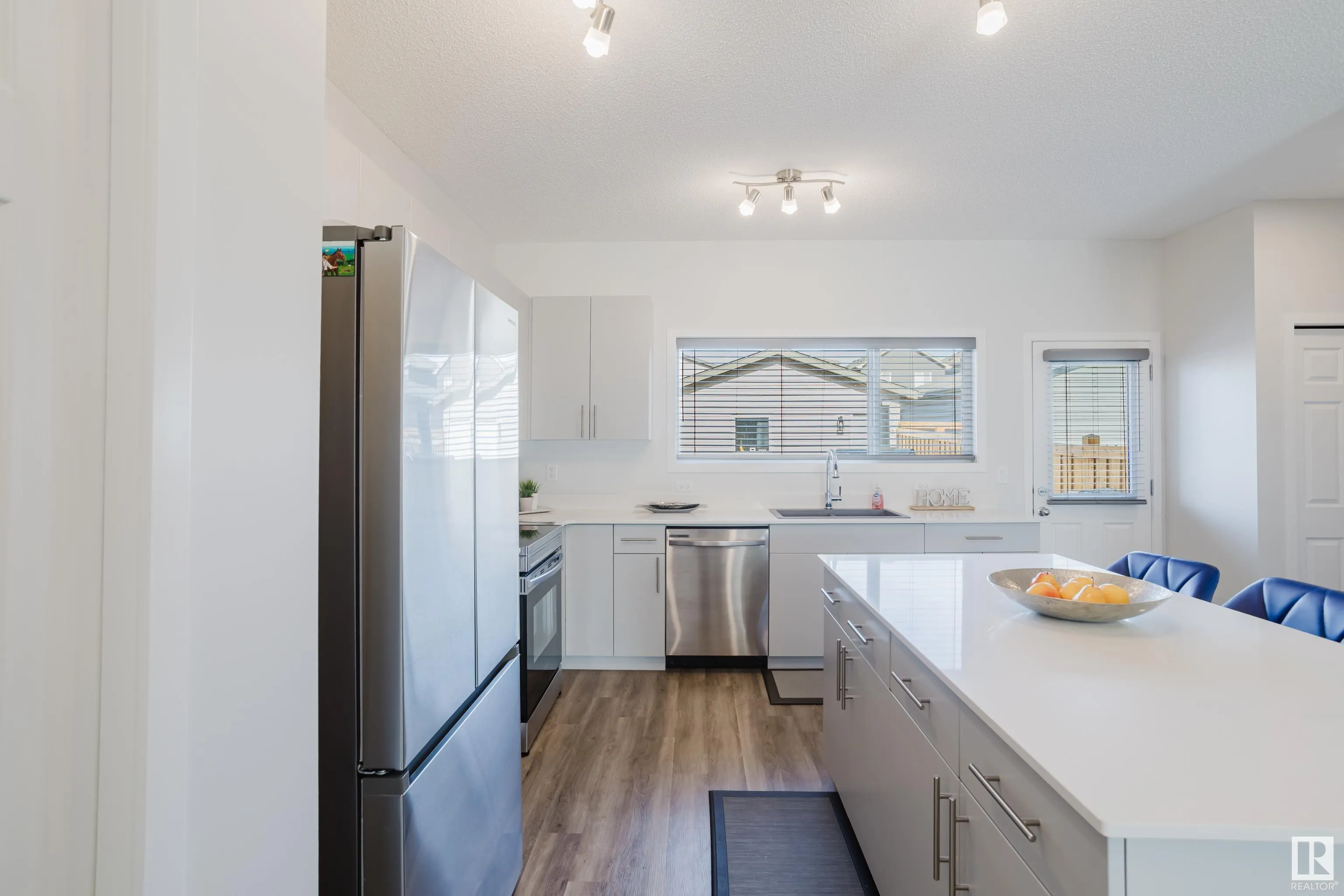 5210 LARK Crescent