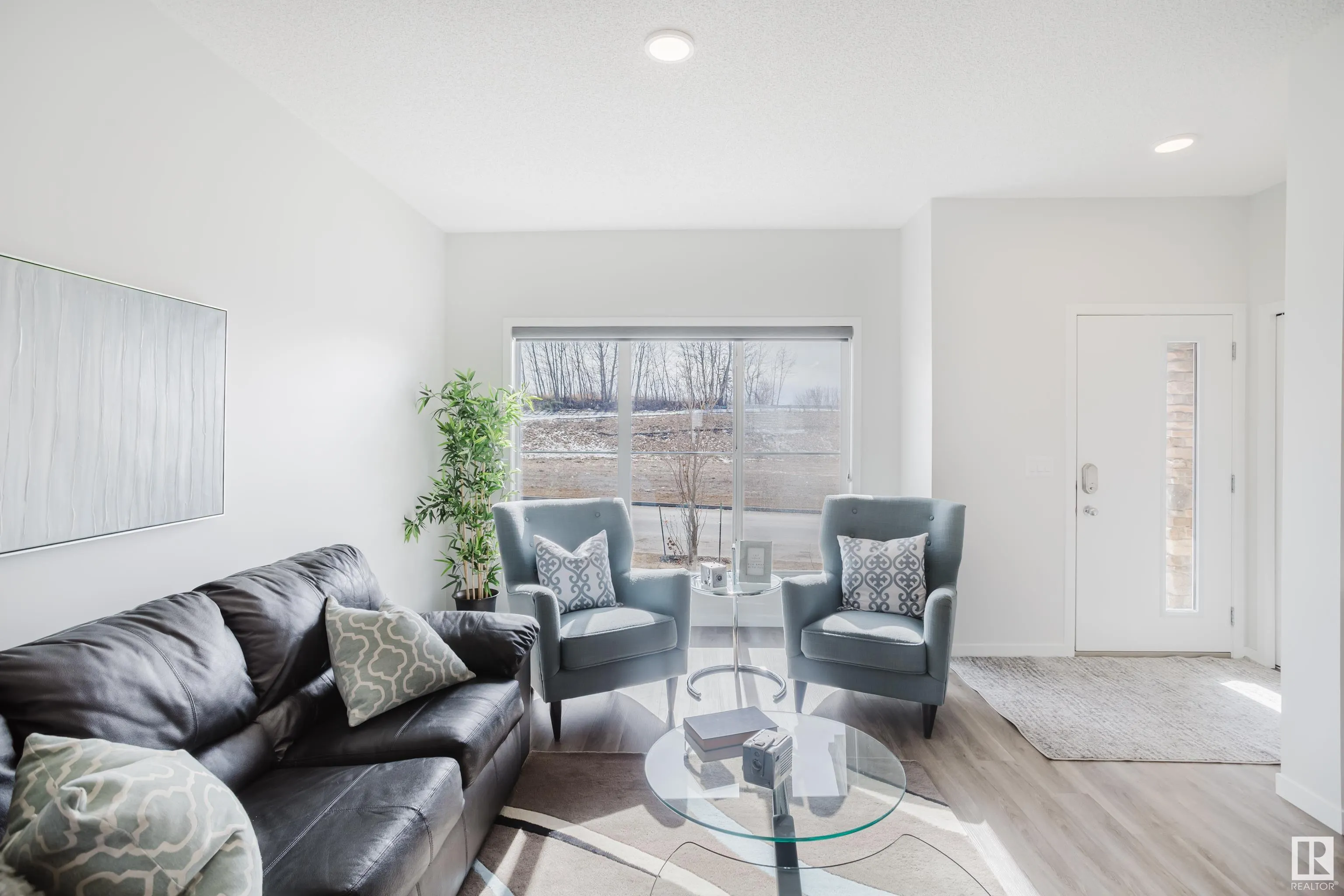 5210 LARK Crescent