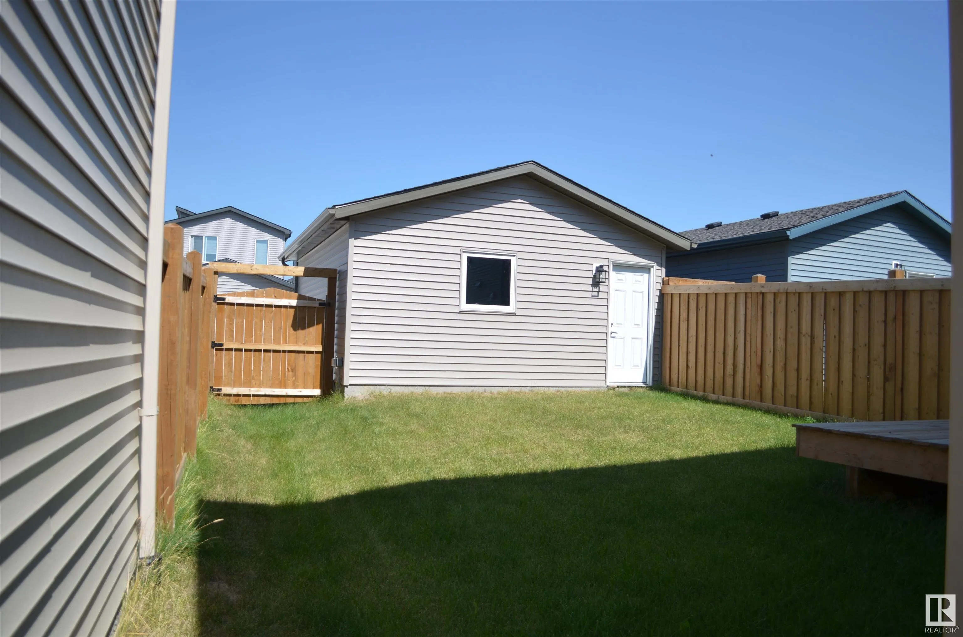 5210 LARK Crescent
