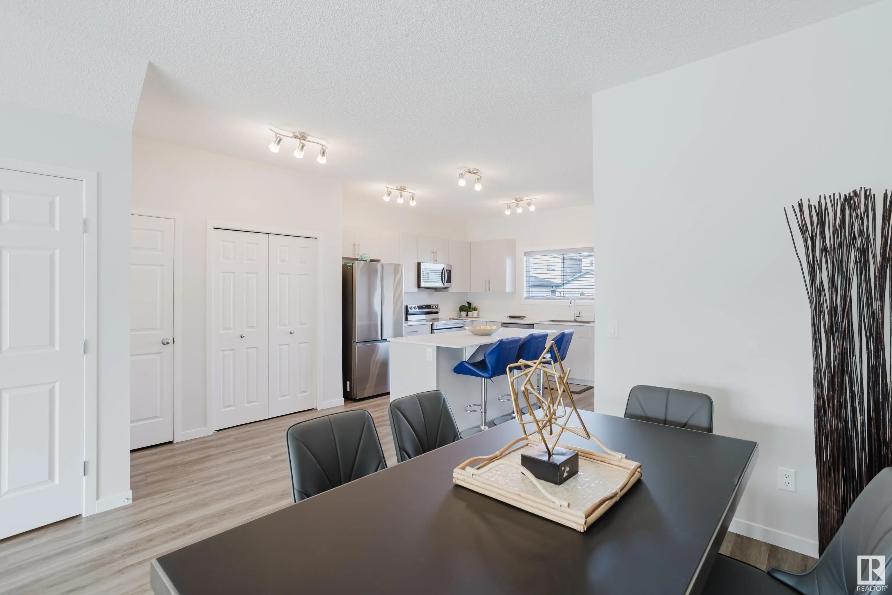 5210 LARK Crescent