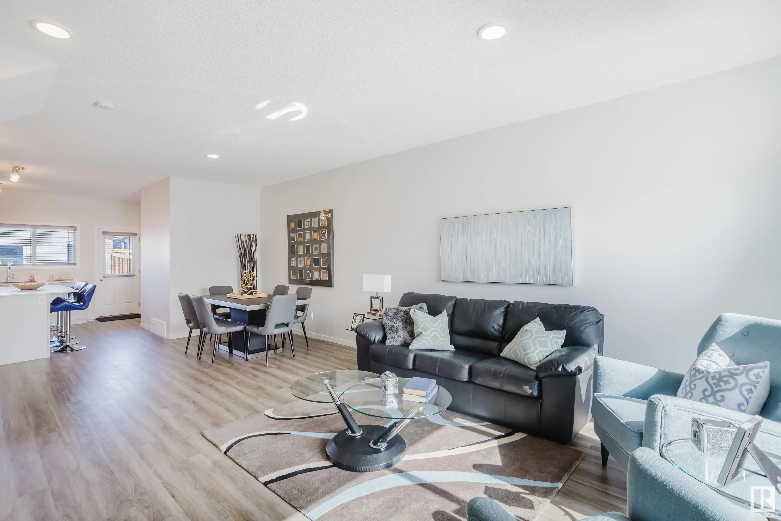 5210 LARK Crescent