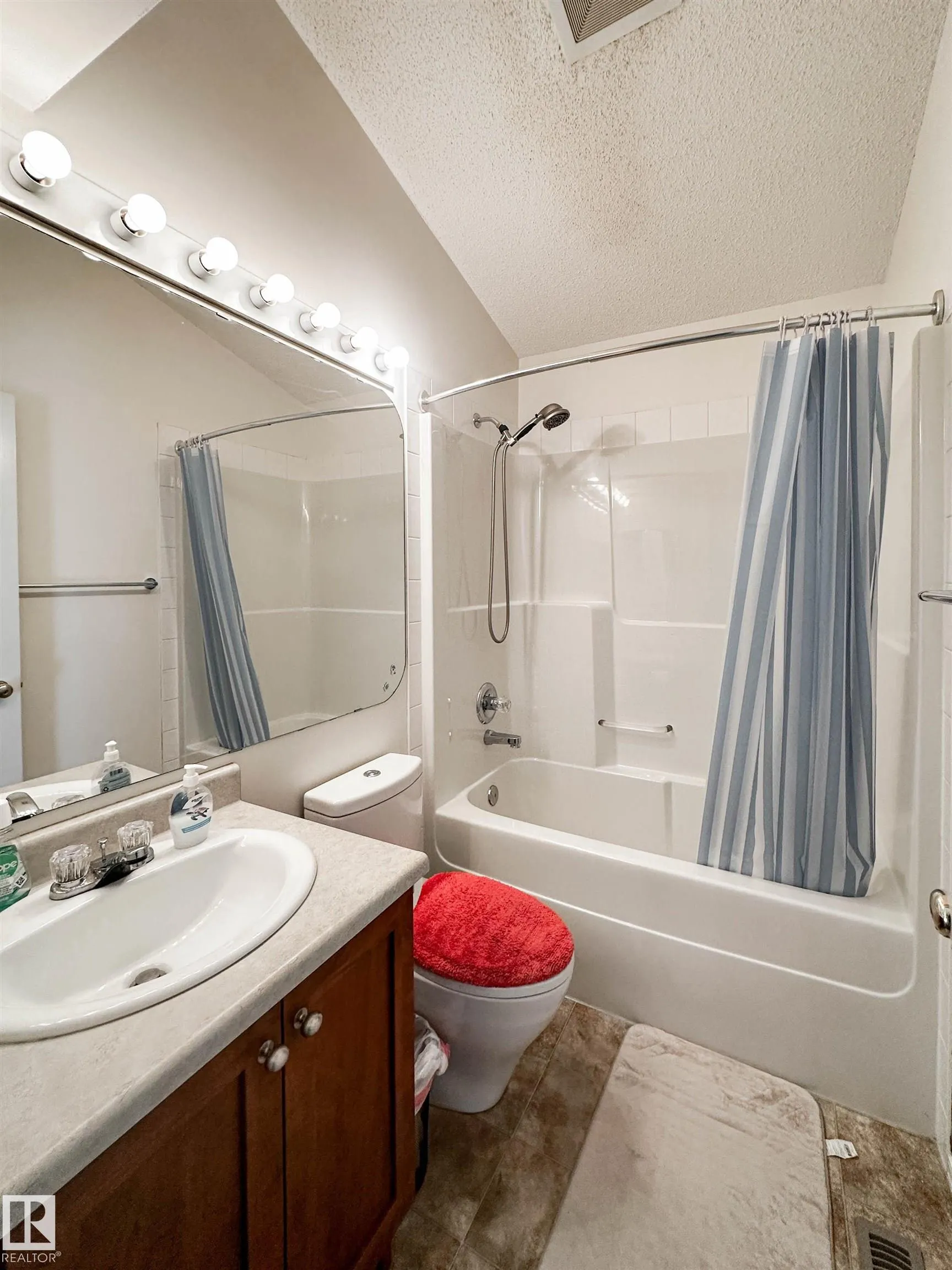 68 NEWMARKET Way