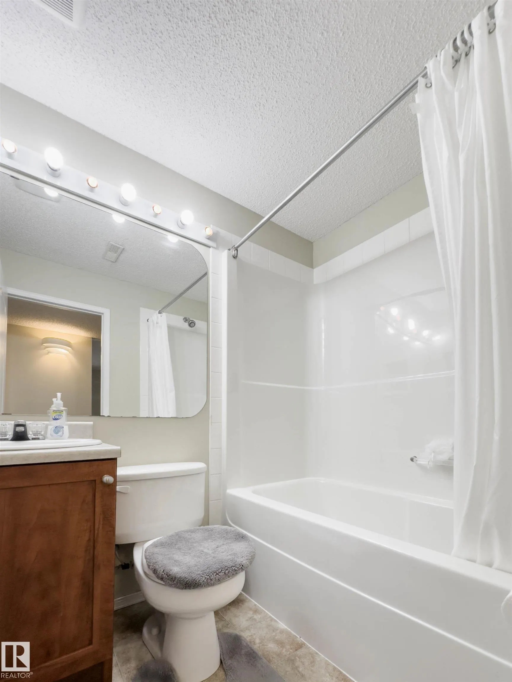 68 NEWMARKET Way