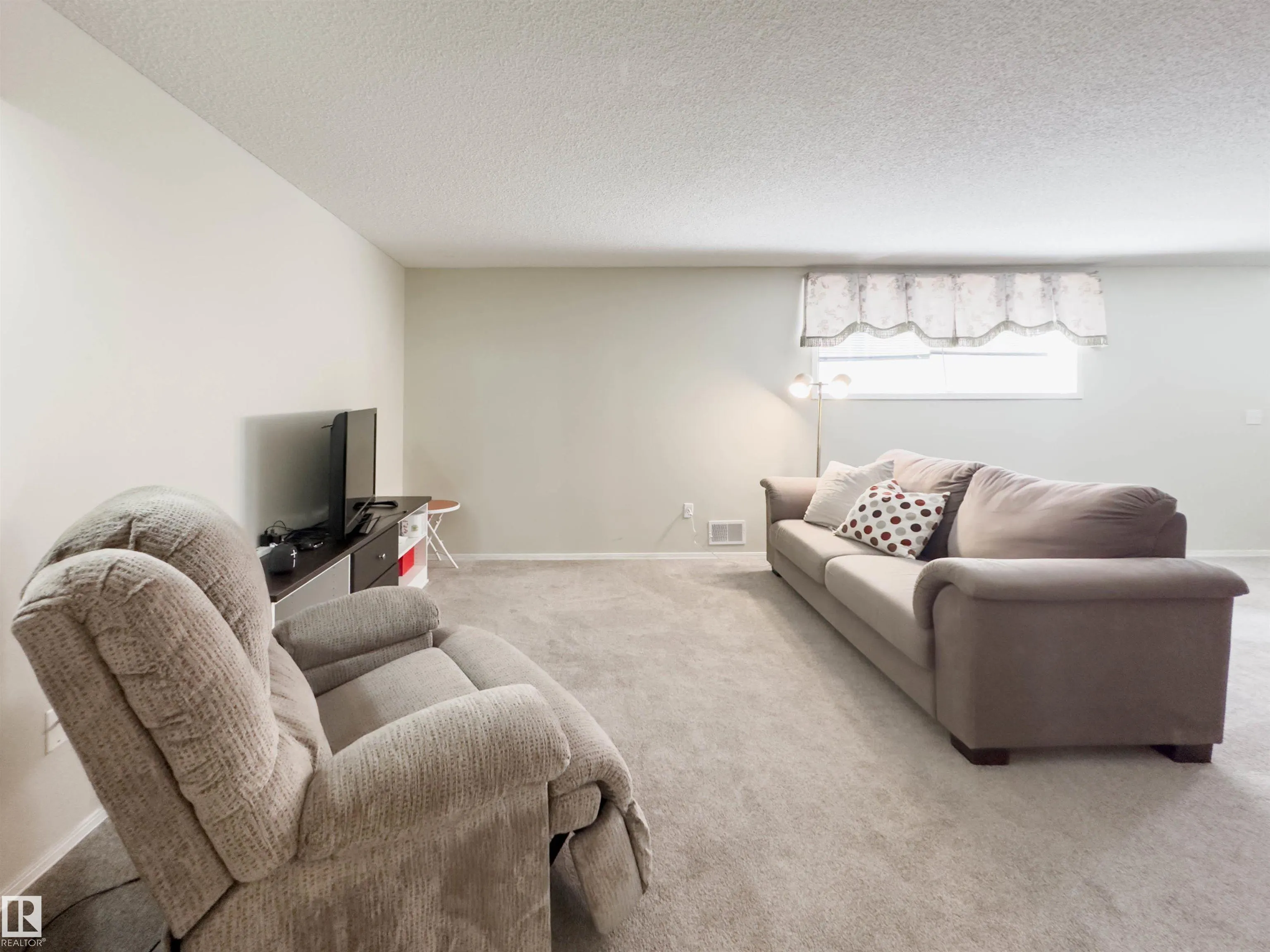68 NEWMARKET Way