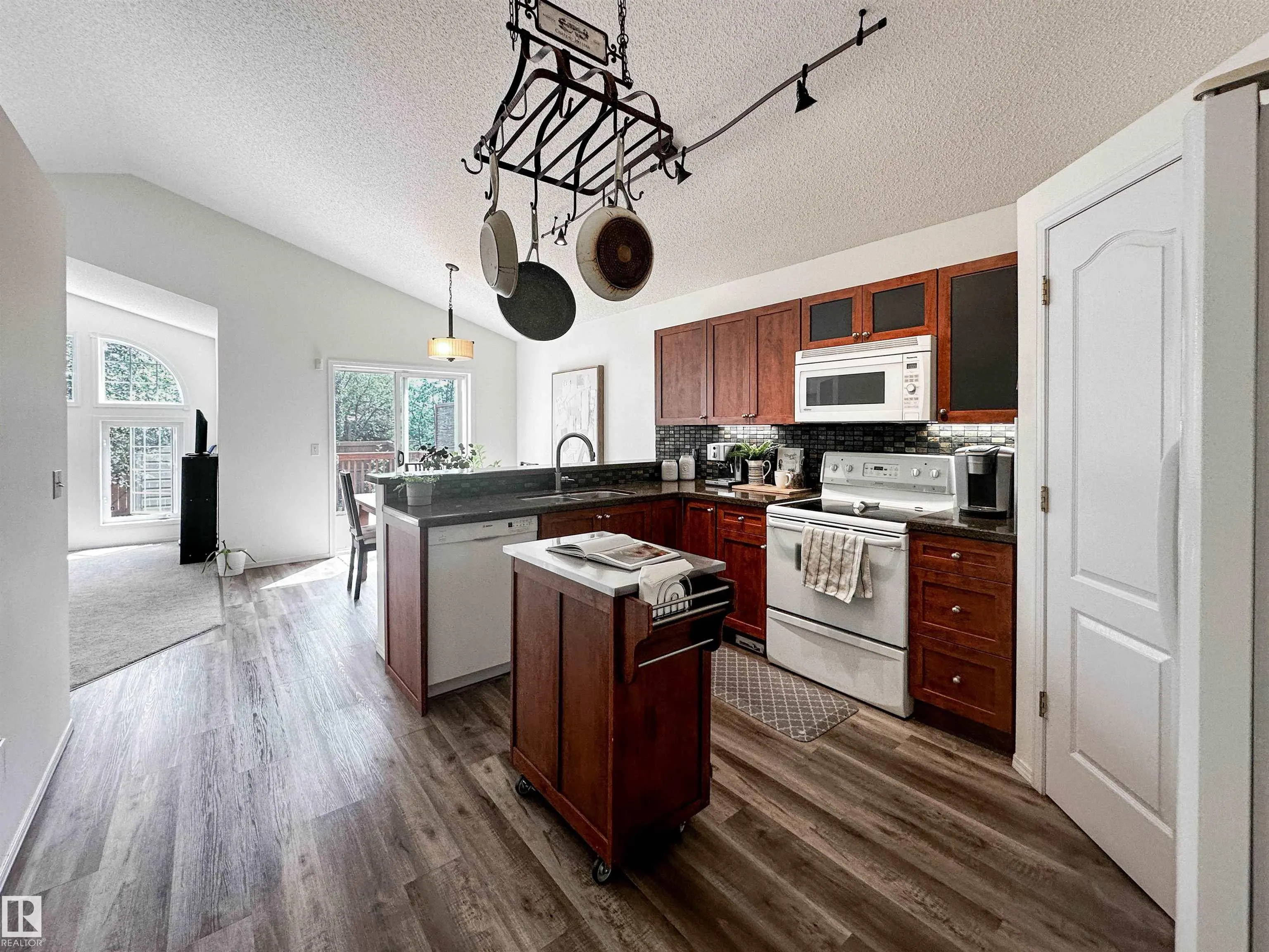 68 NEWMARKET Way