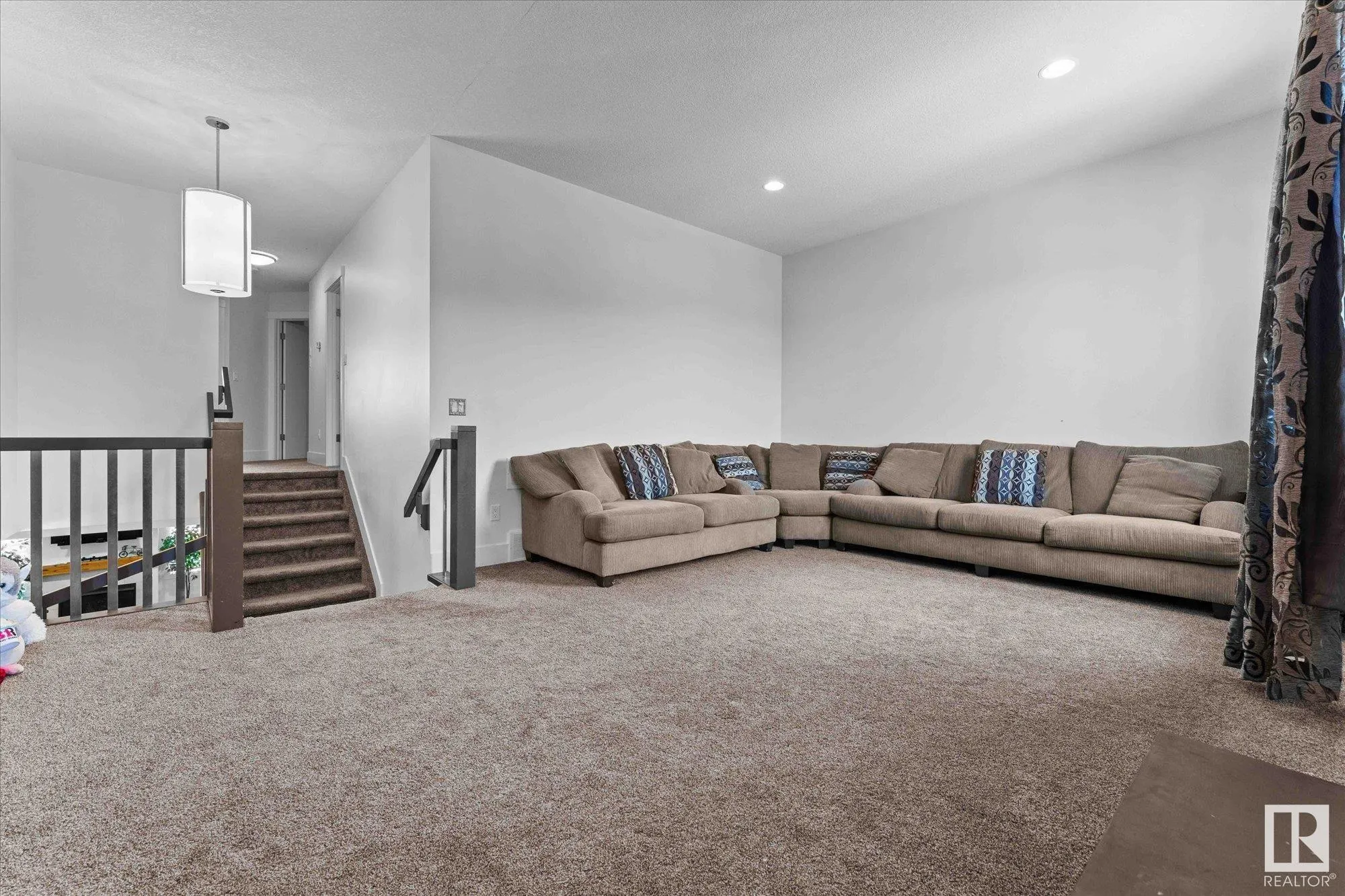 66 KENSINGTON Close