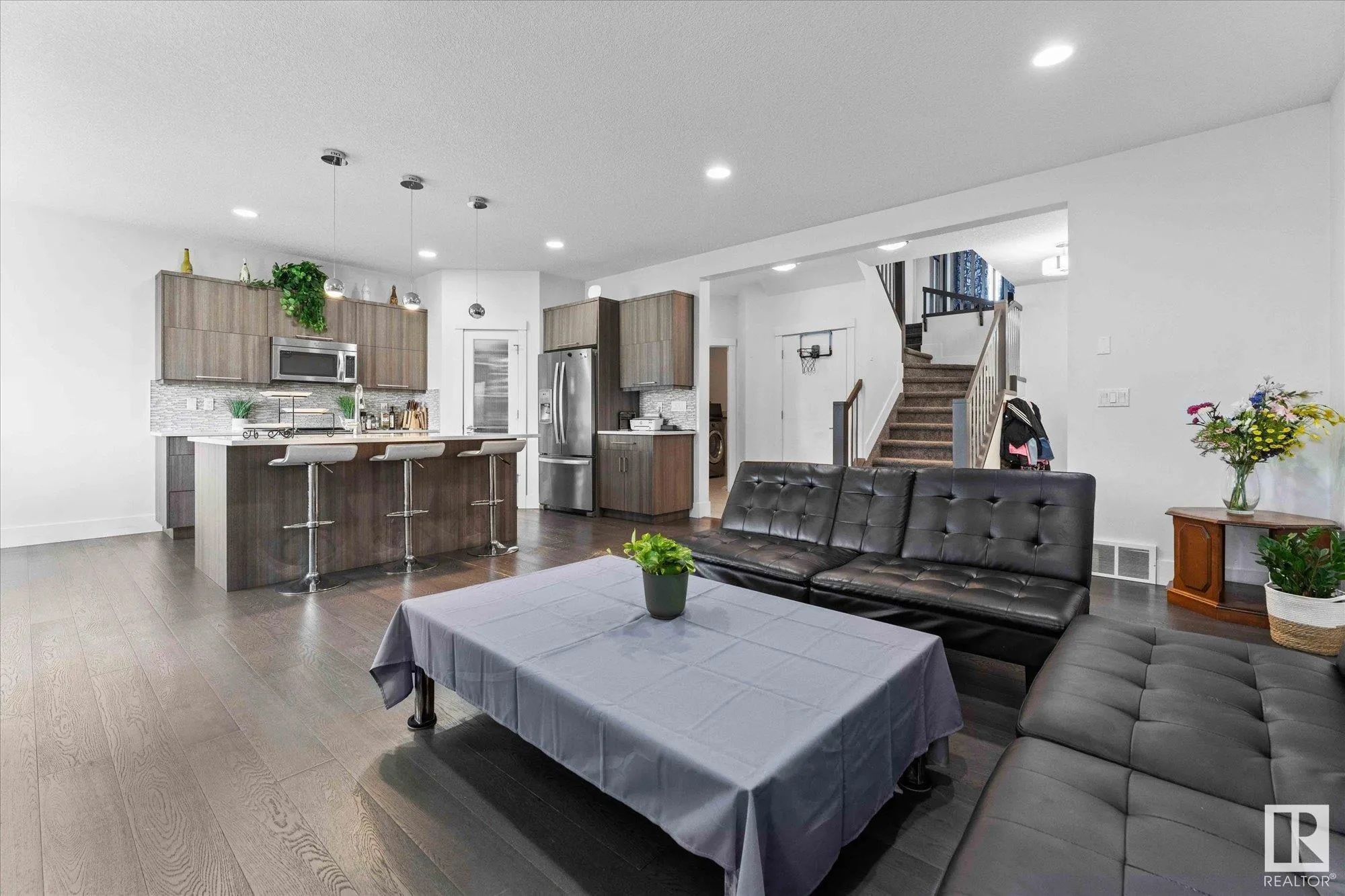 66 KENSINGTON Close