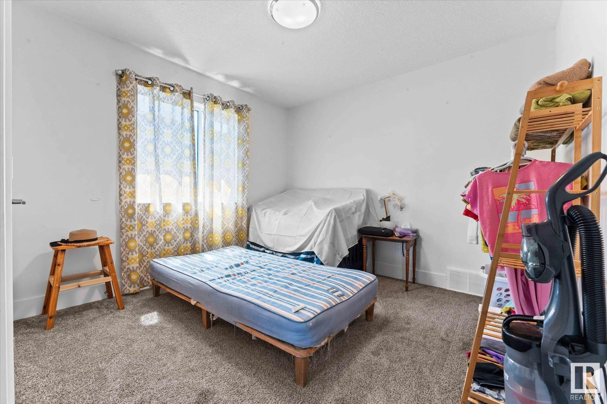 66 KENSINGTON Close