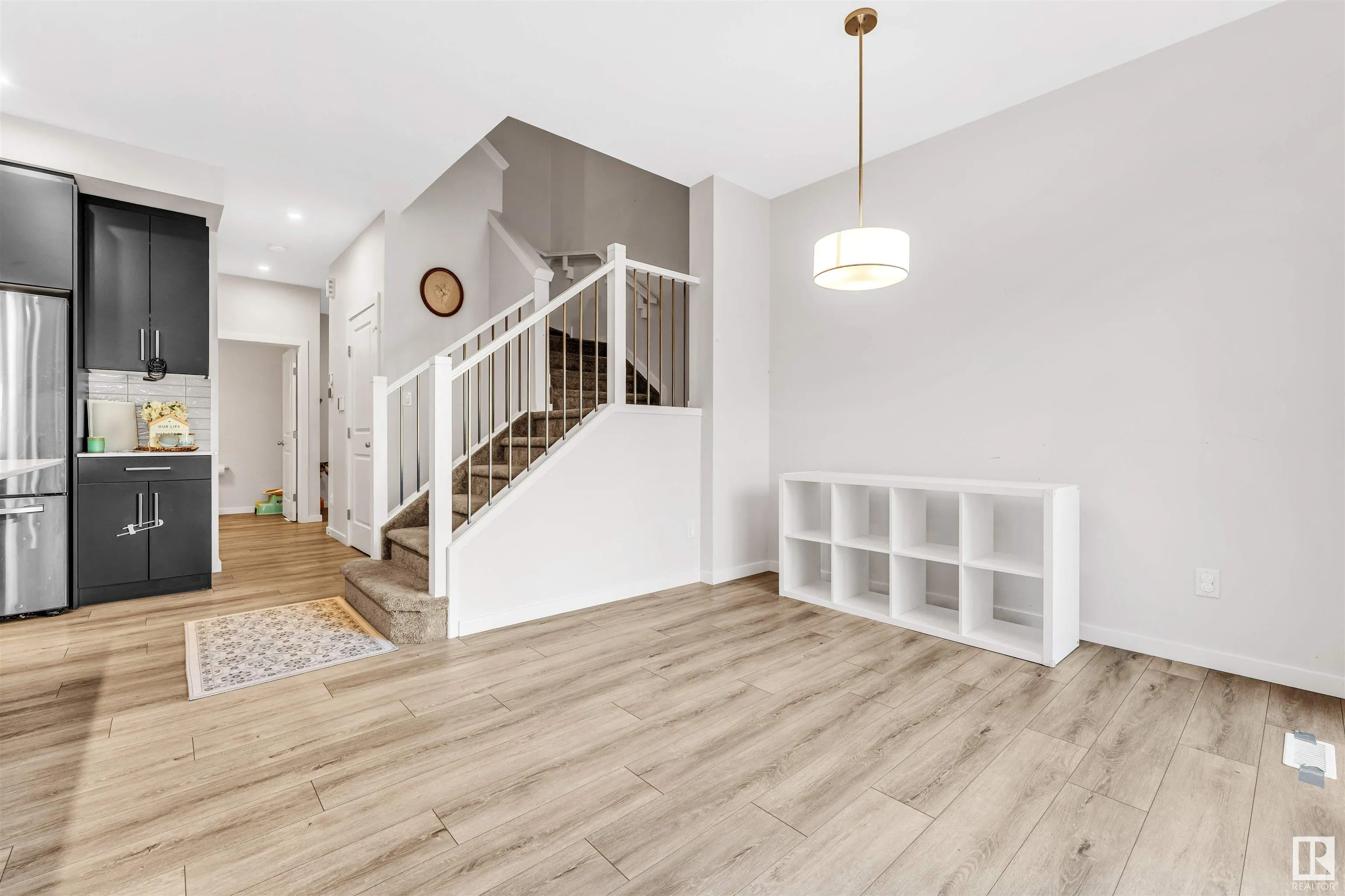 448 ROBERTS Crescent