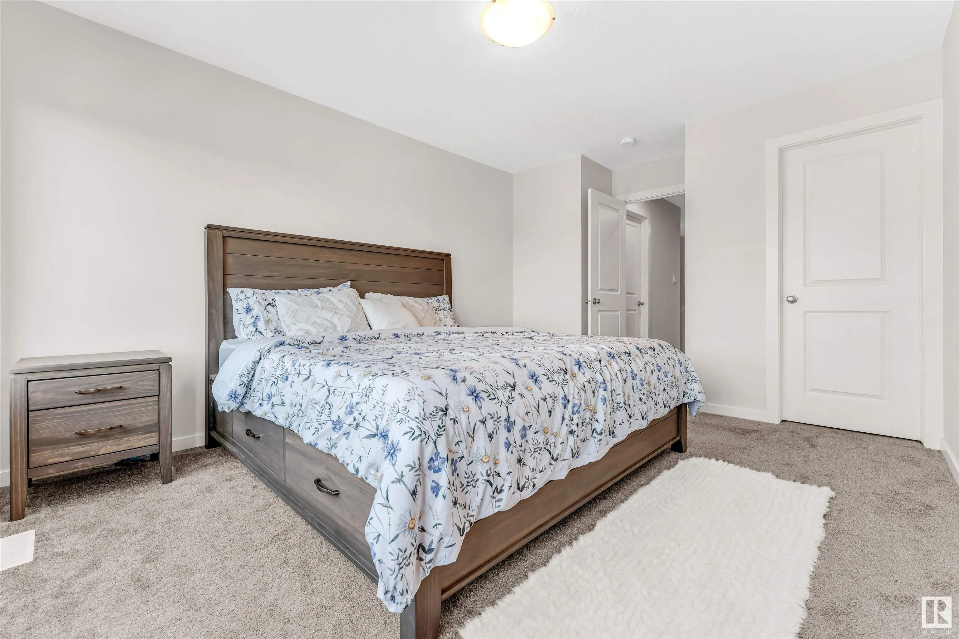 448 ROBERTS Crescent