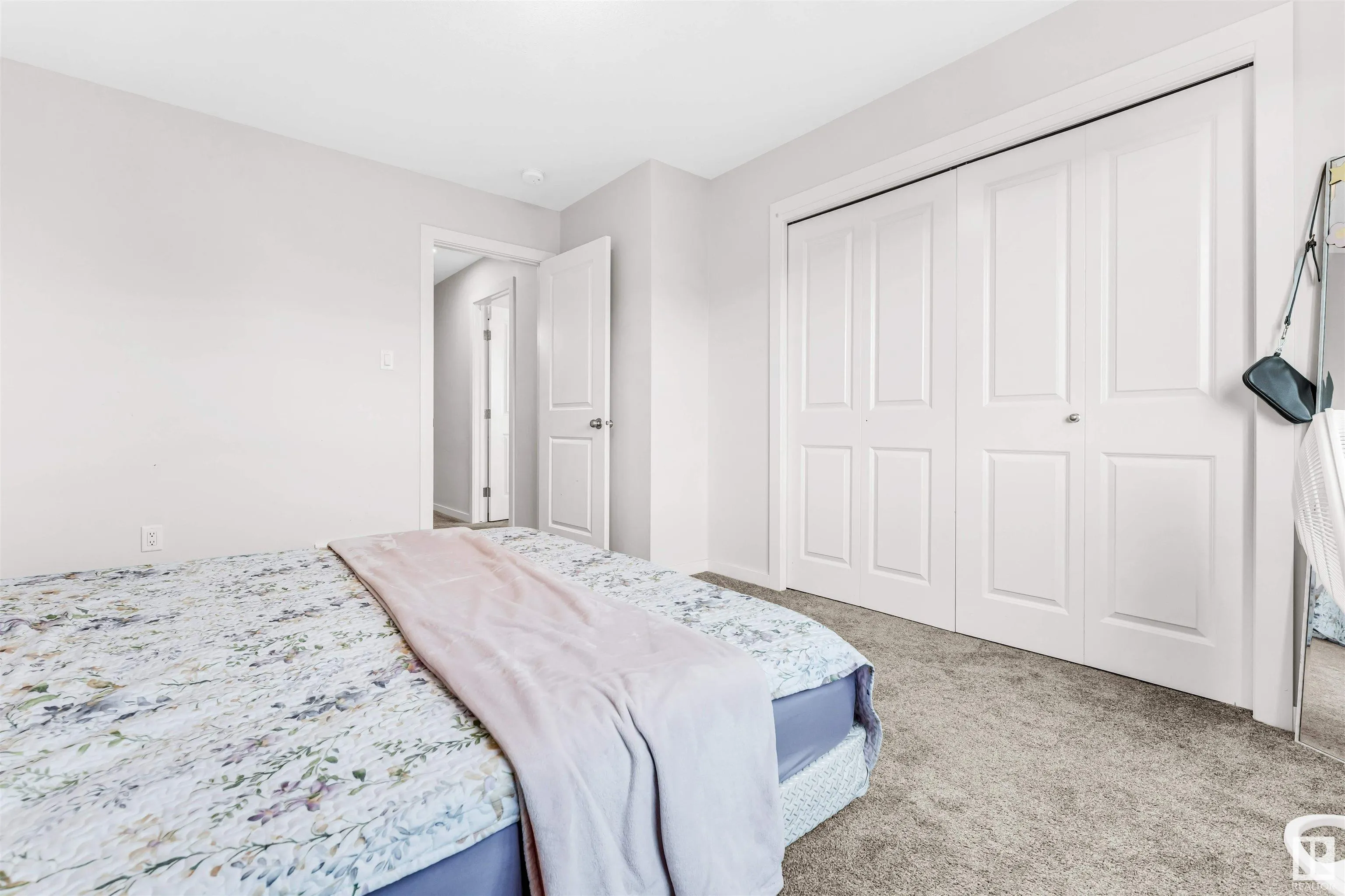 448 ROBERTS Crescent