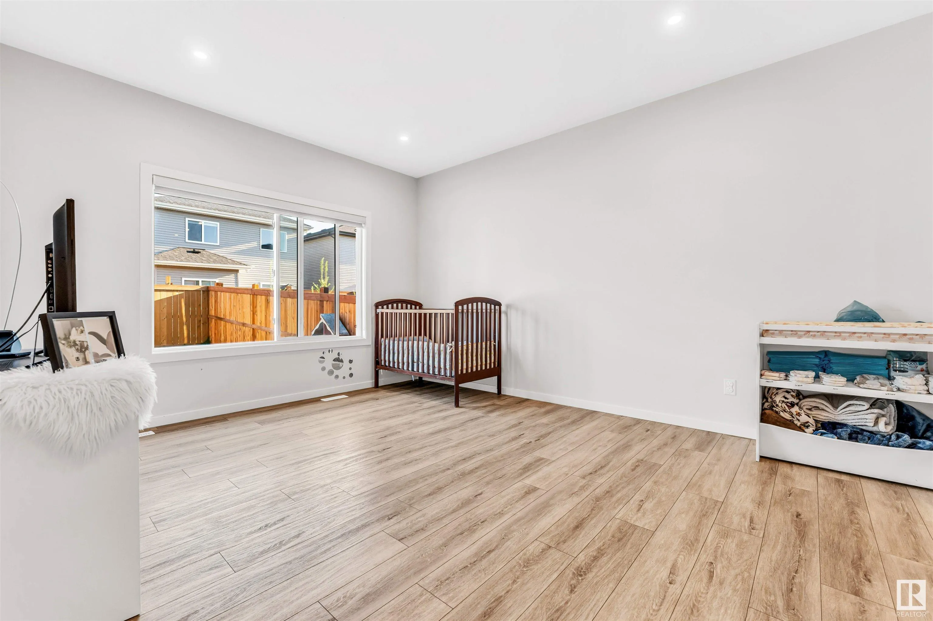 448 ROBERTS Crescent