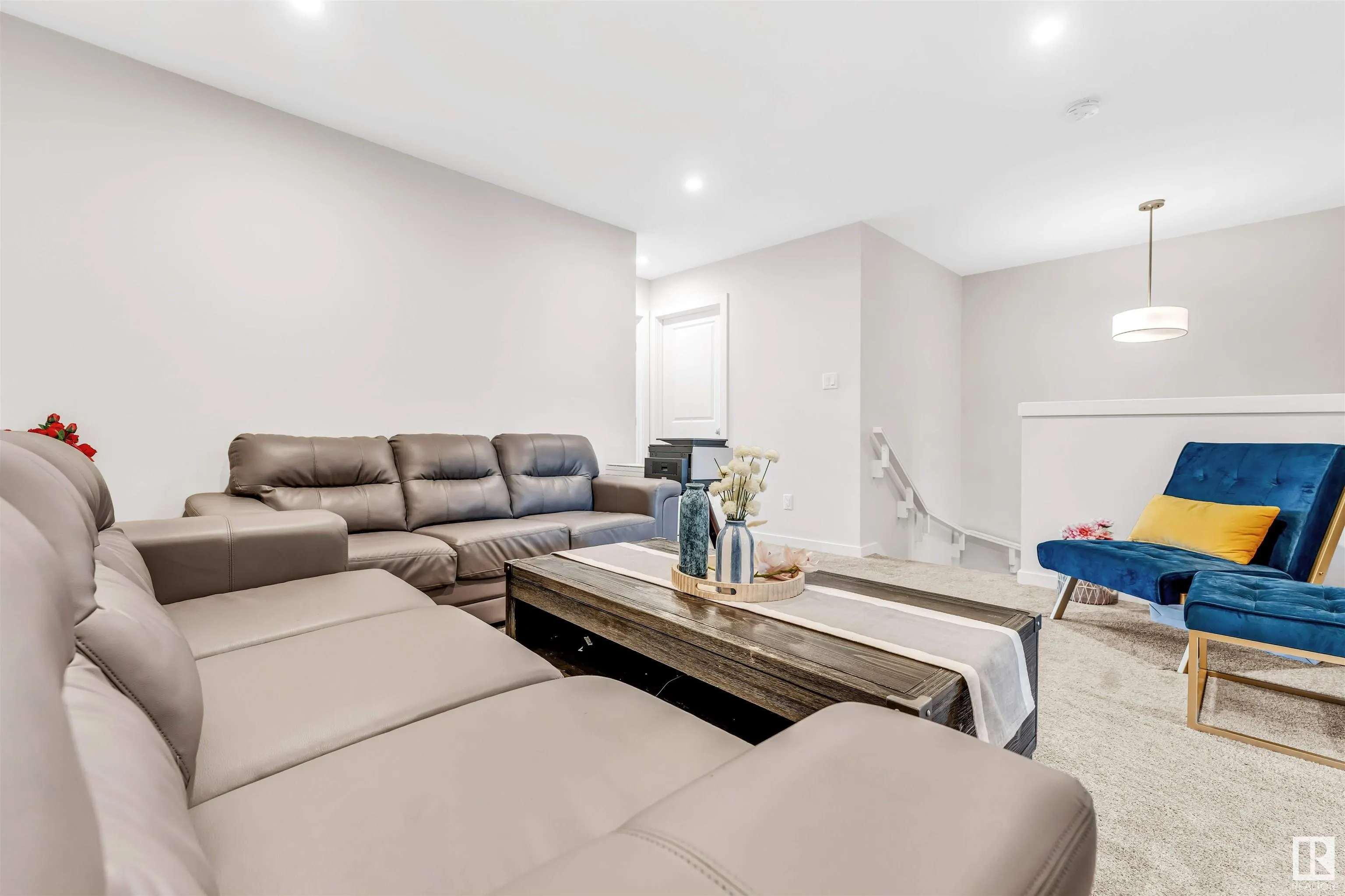 448 ROBERTS Crescent