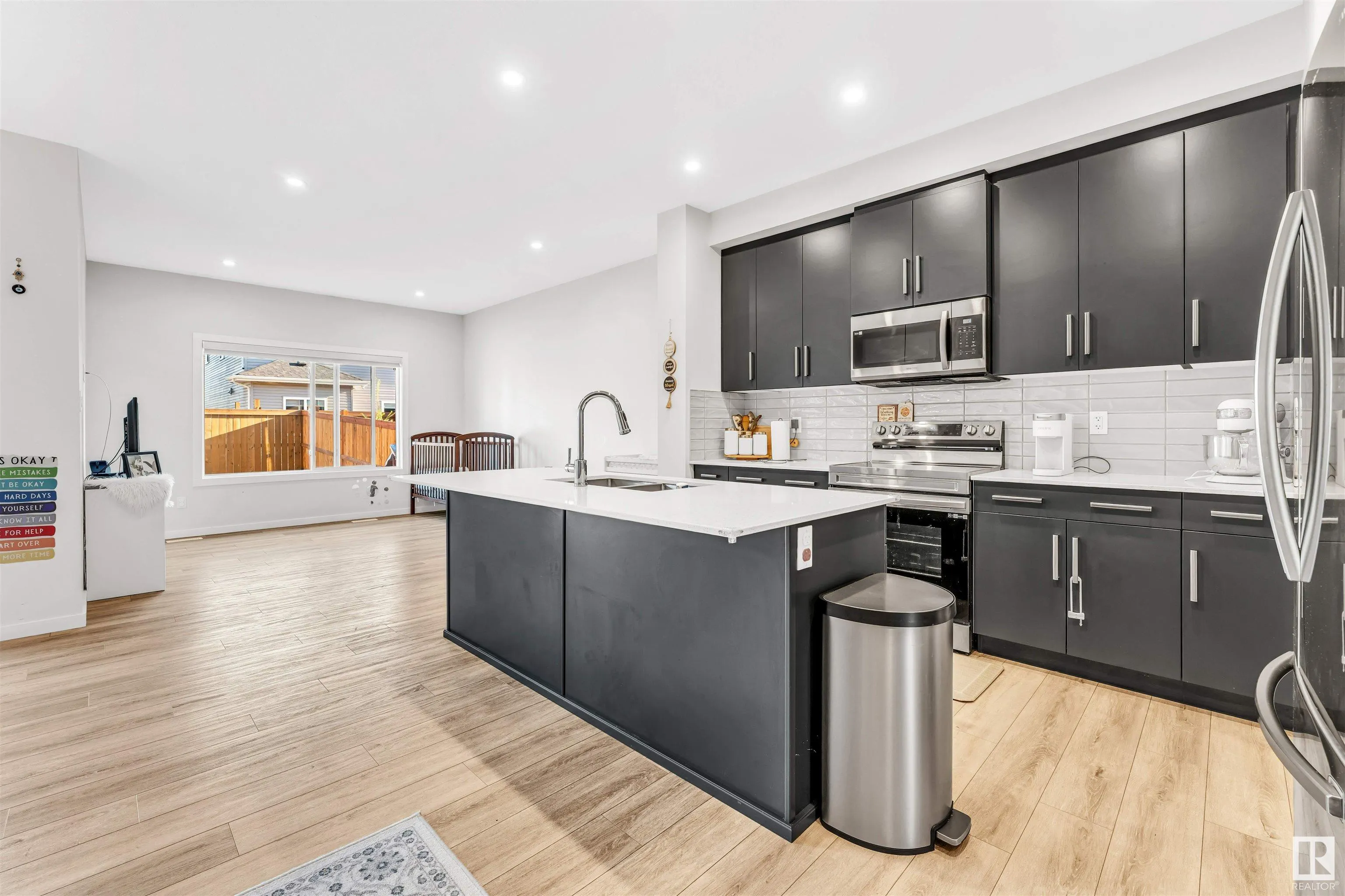 448 ROBERTS Crescent