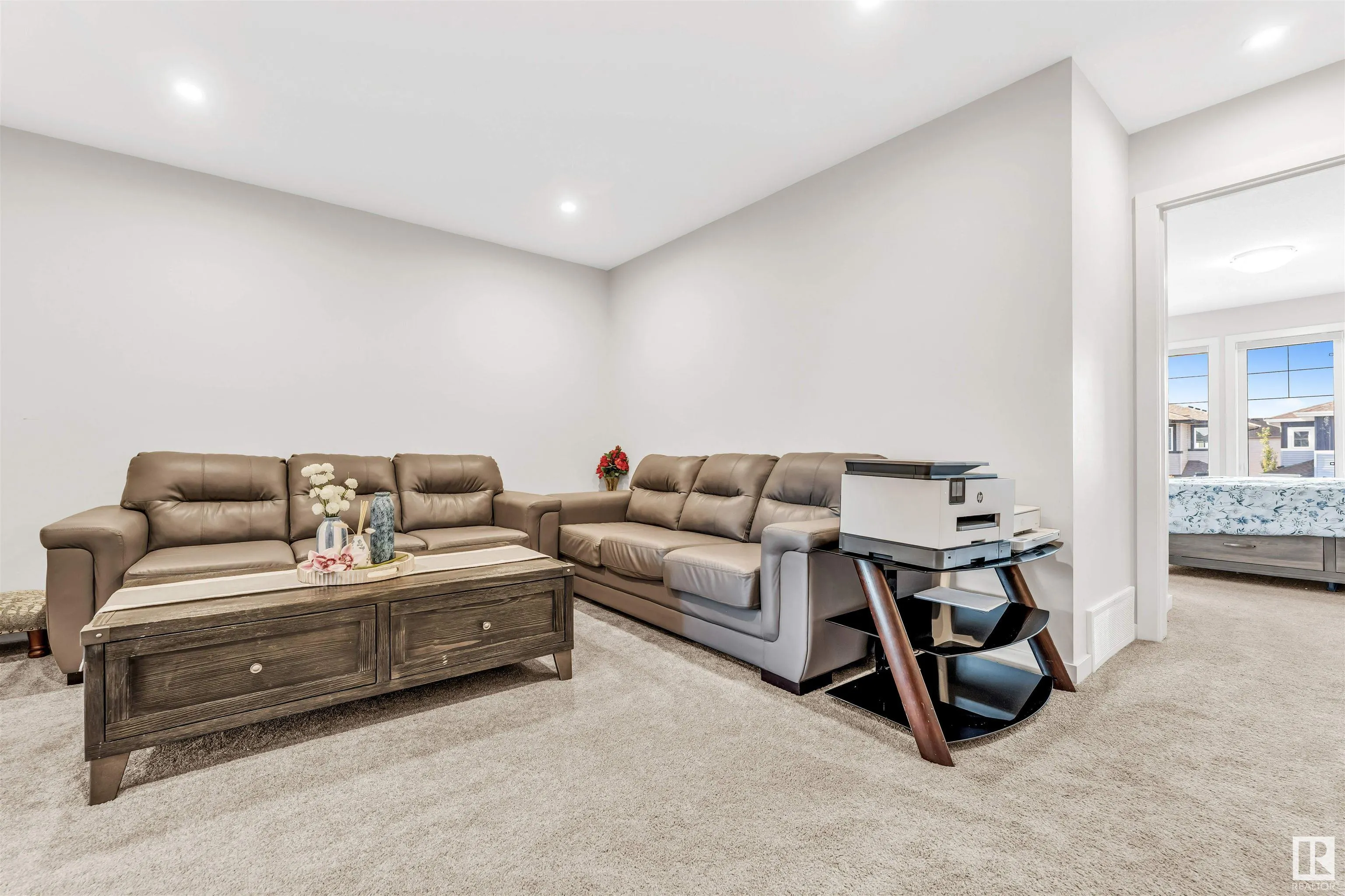448 ROBERTS Crescent