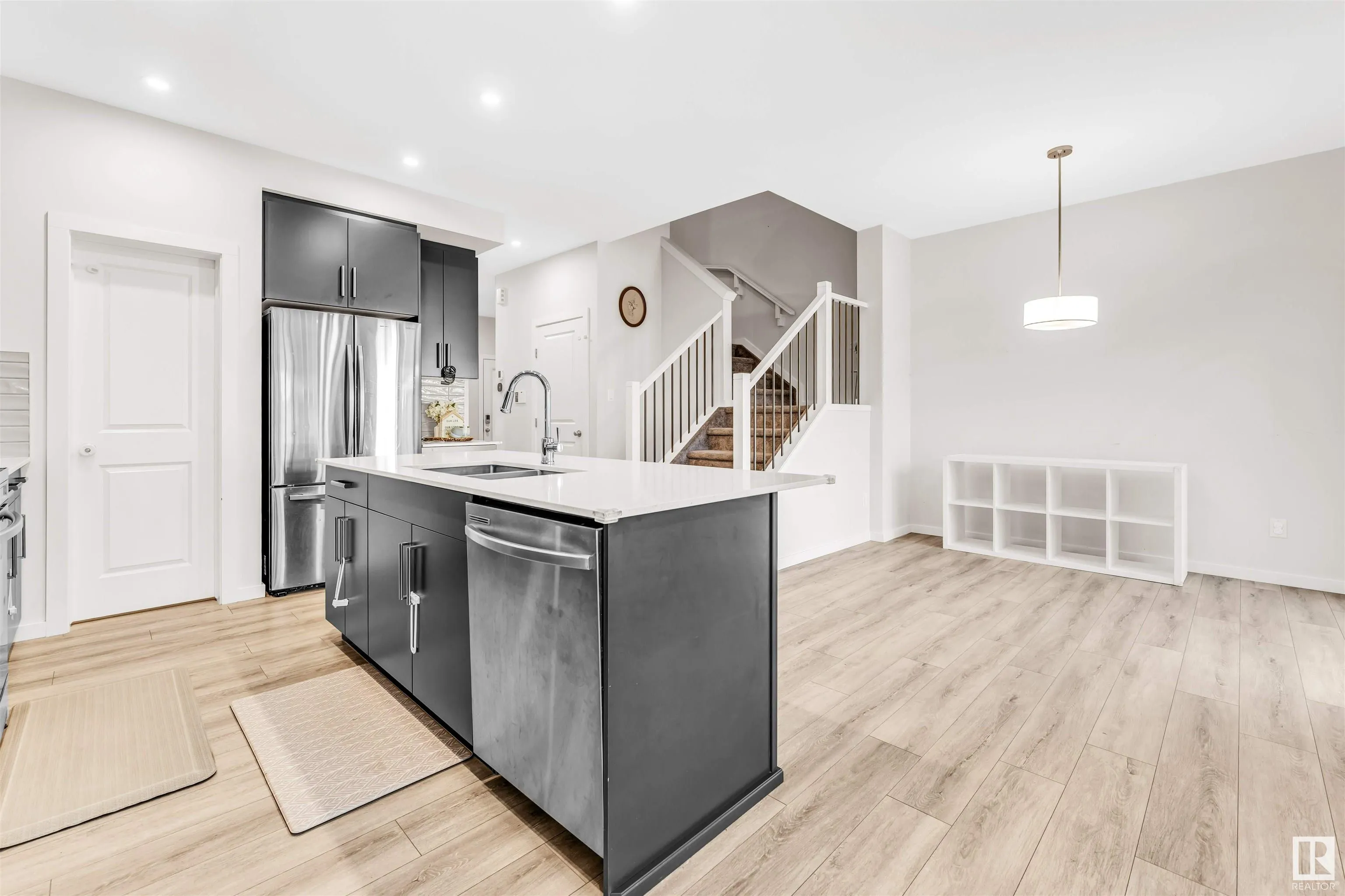 448 ROBERTS Crescent