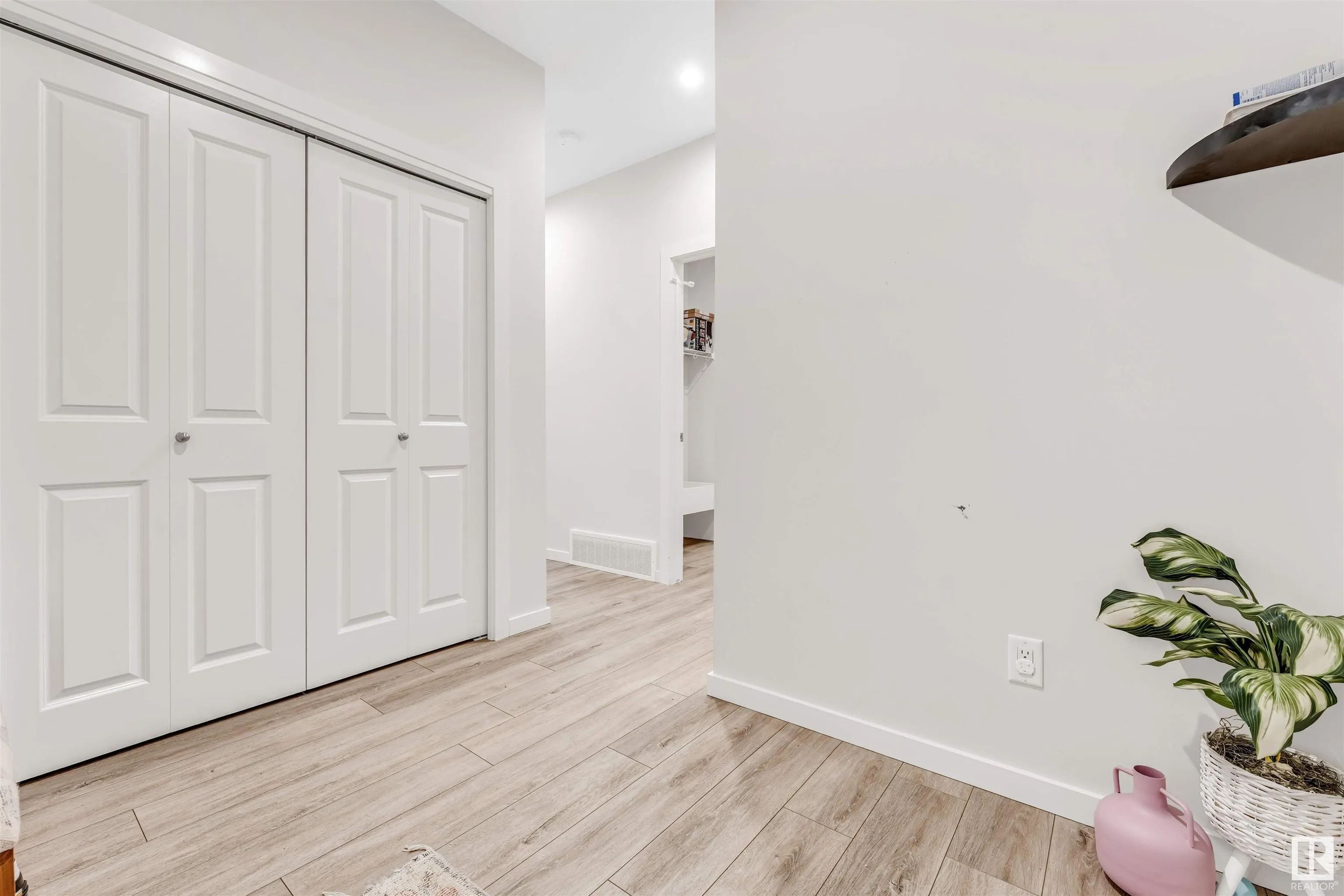 448 ROBERTS Crescent