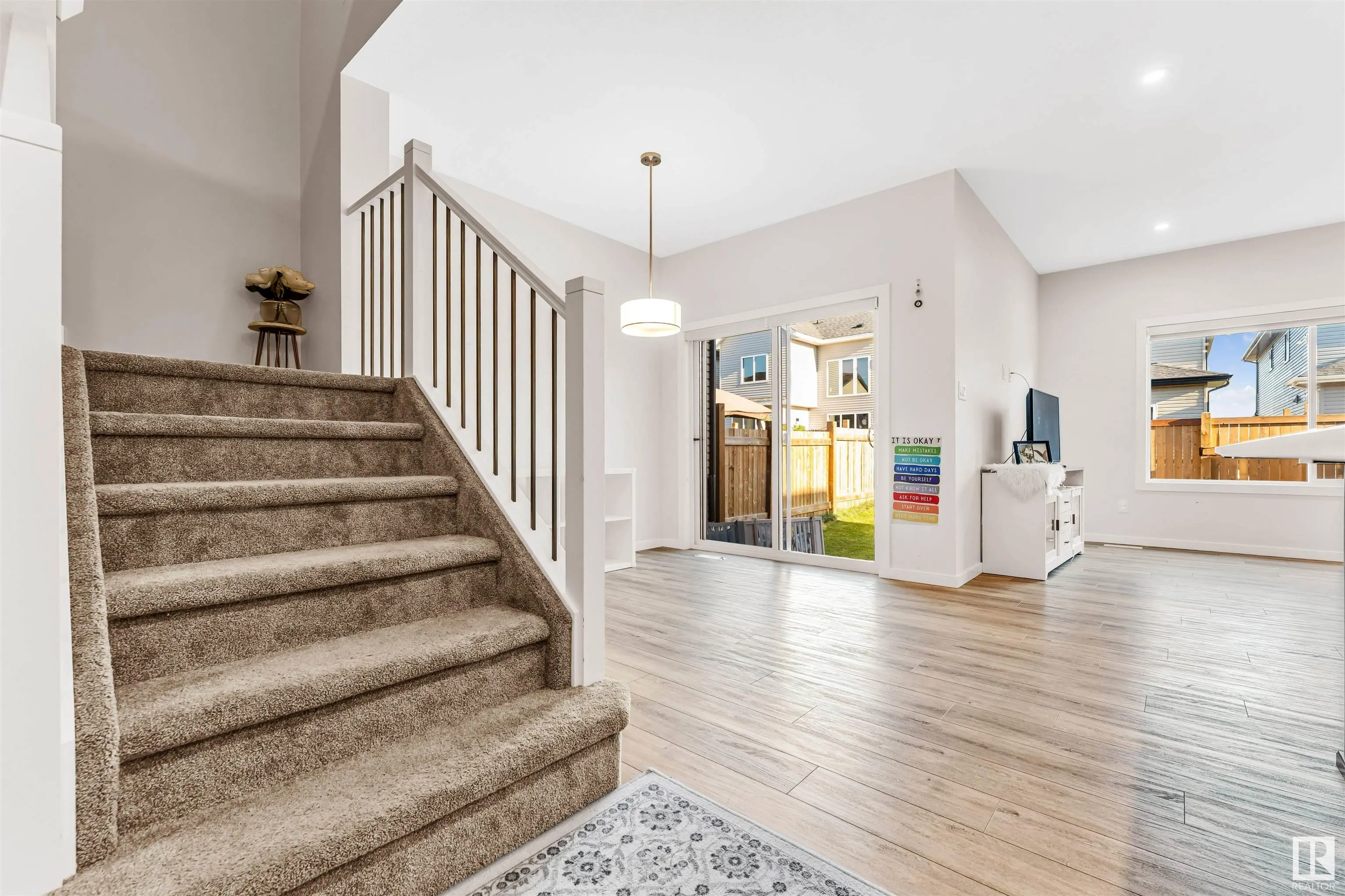 448 ROBERTS Crescent