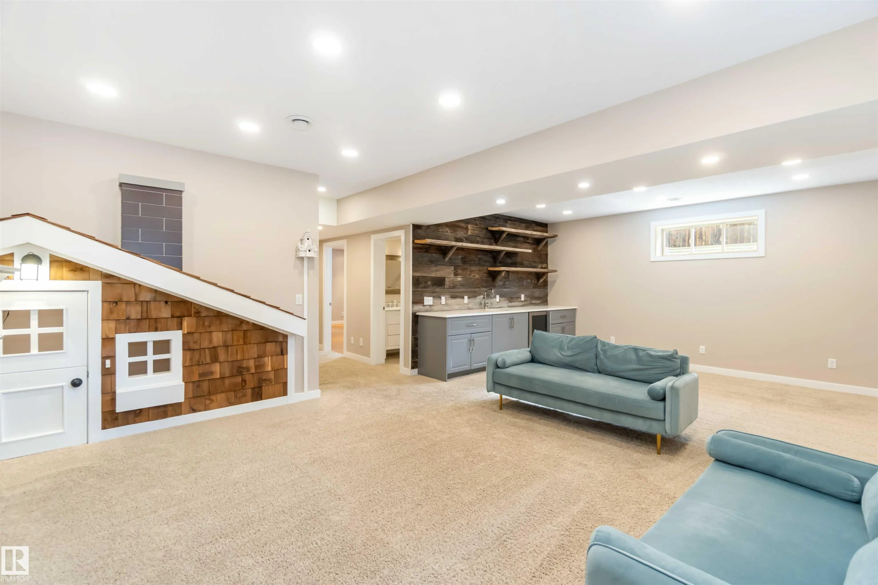 6719 SPEAKER Place