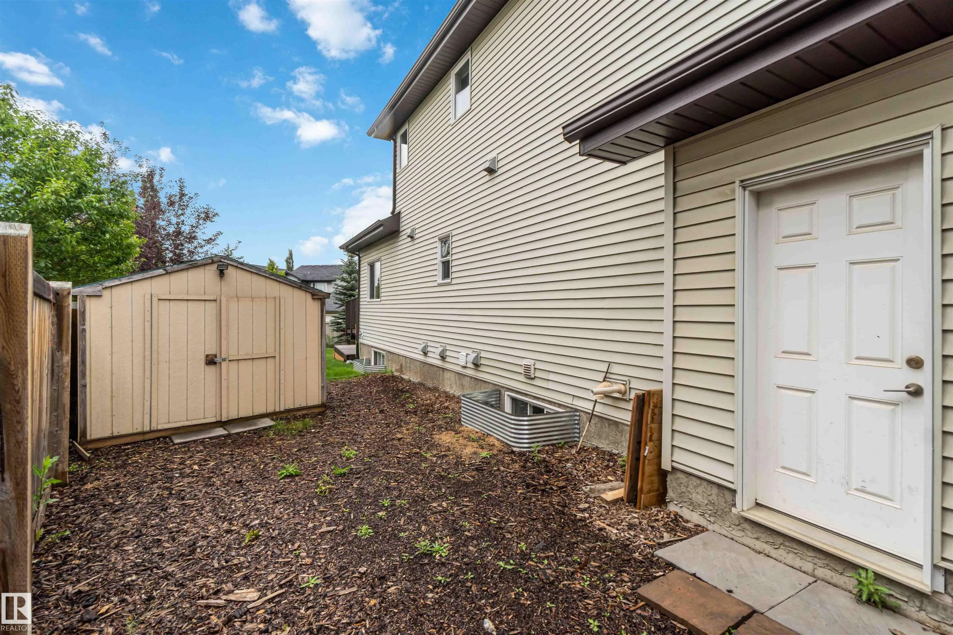 6719 SPEAKER Place