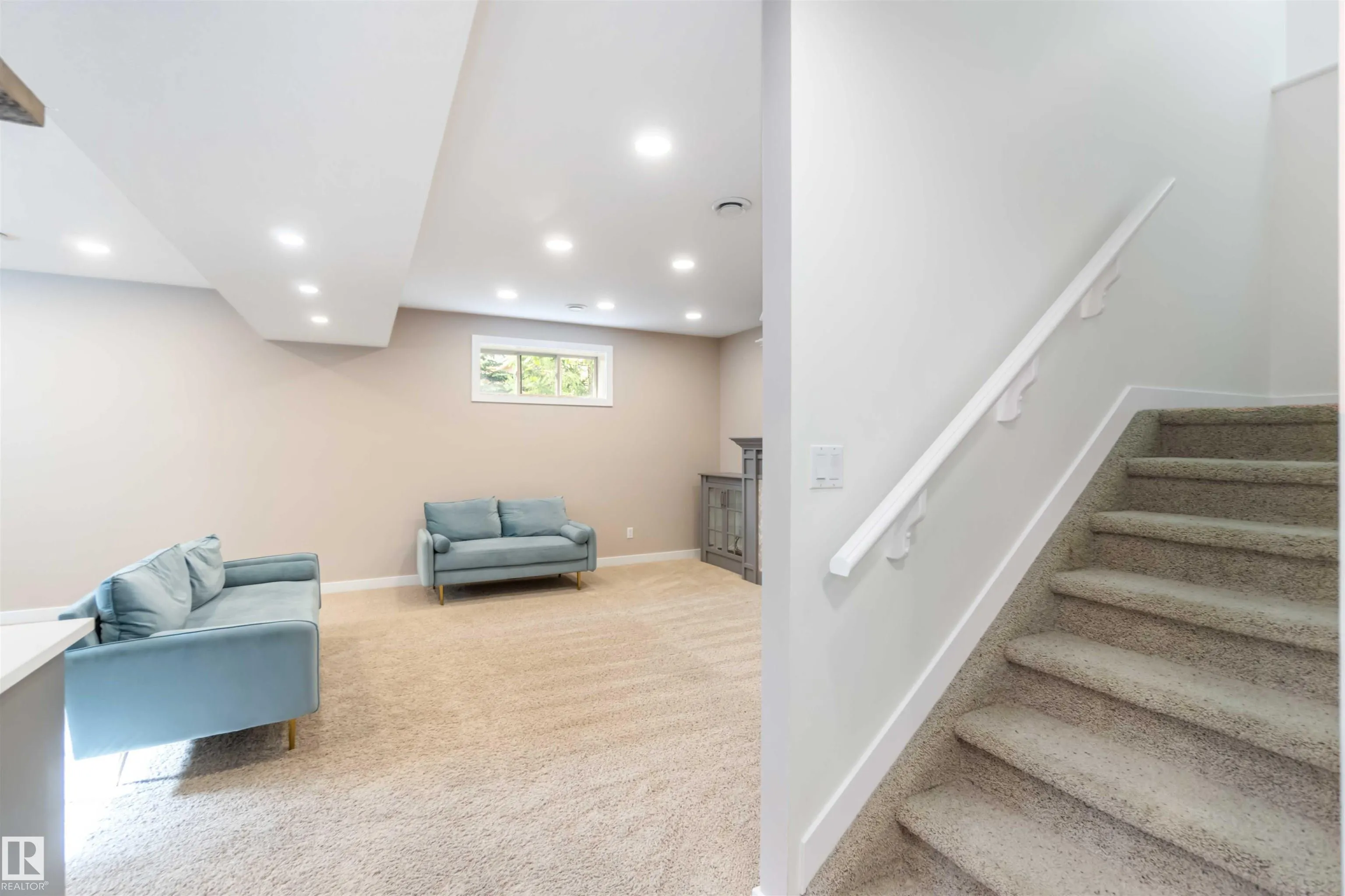 6719 SPEAKER Place