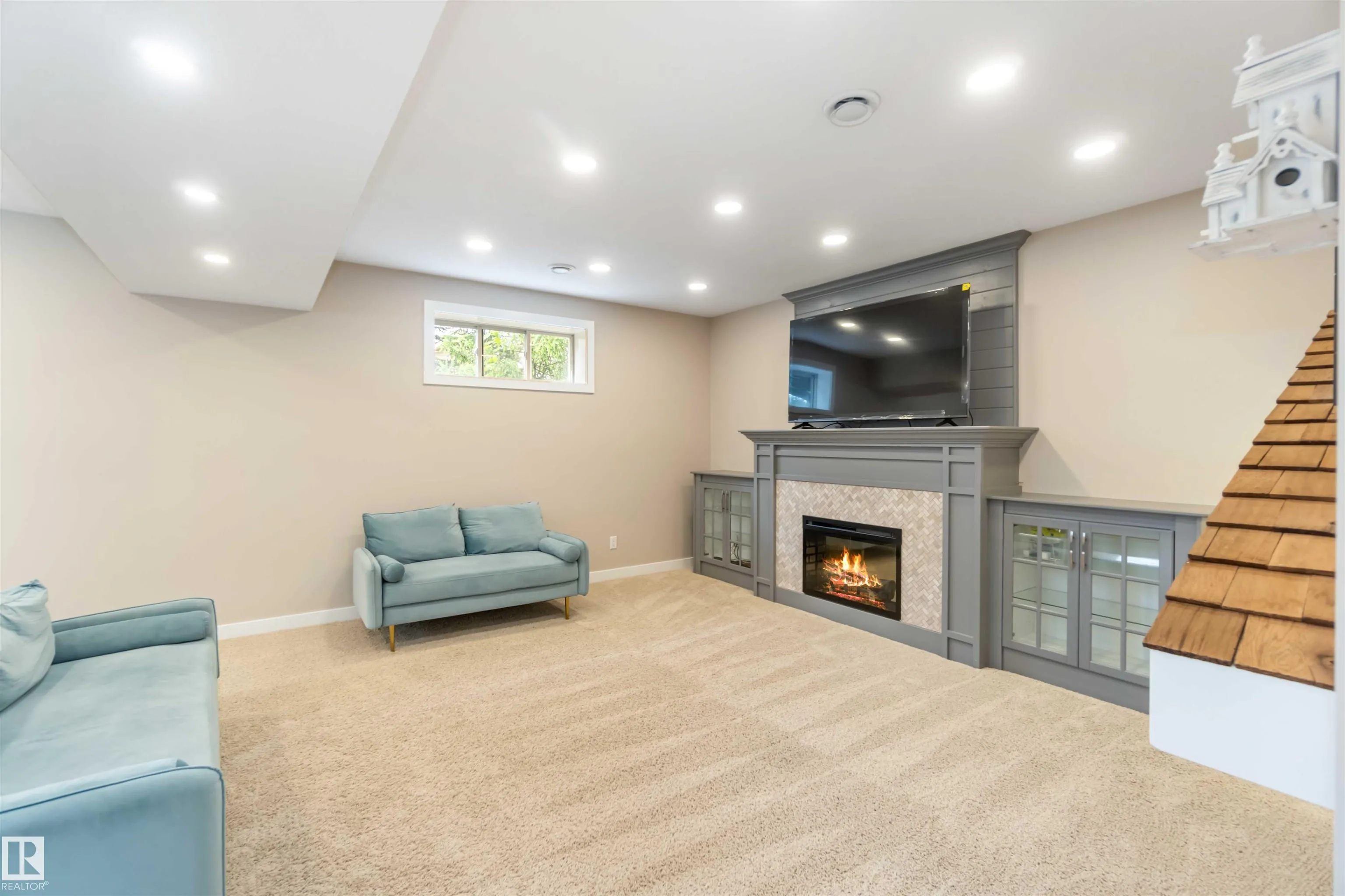 6719 SPEAKER Place