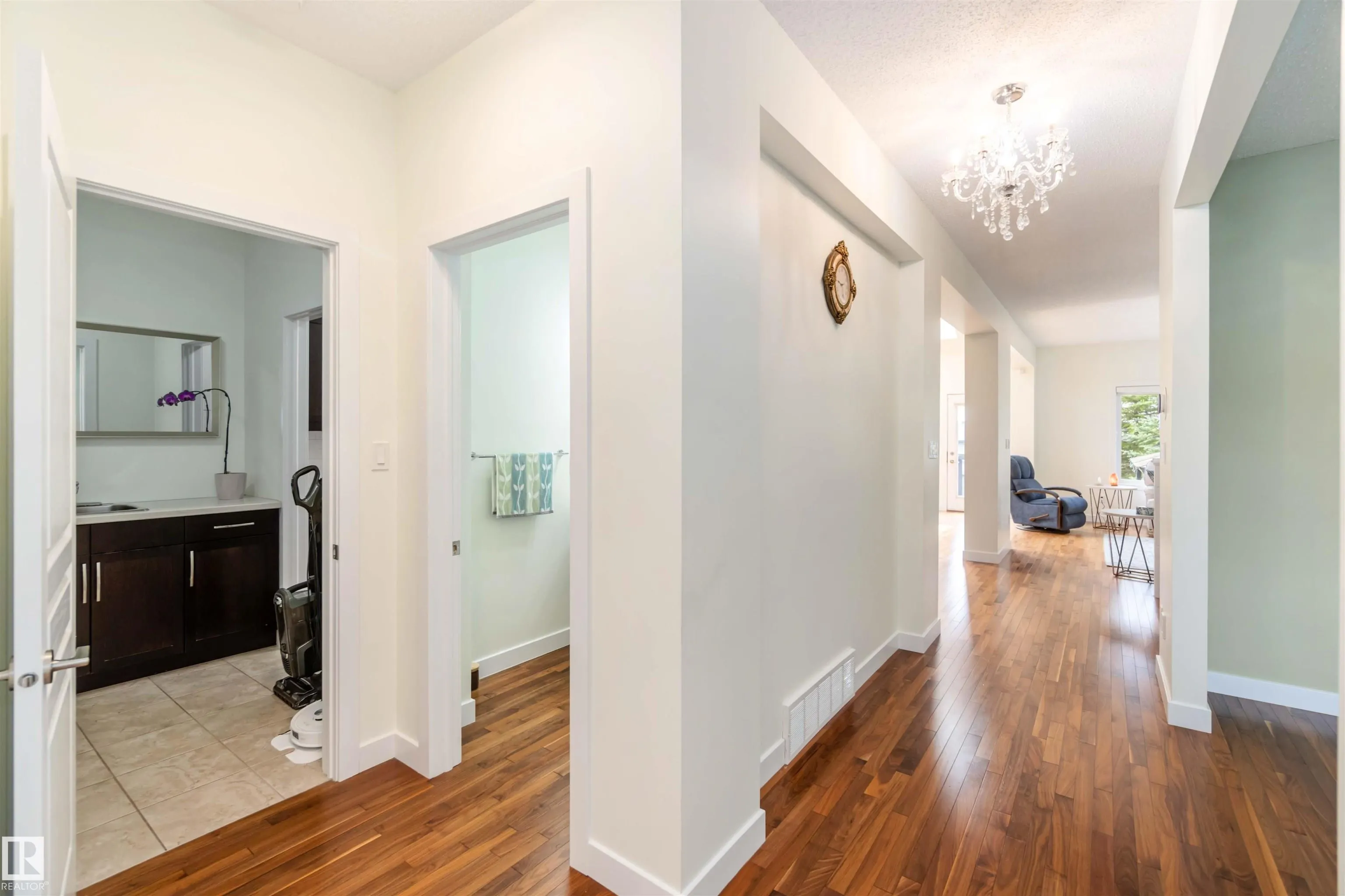 6719 SPEAKER Place
