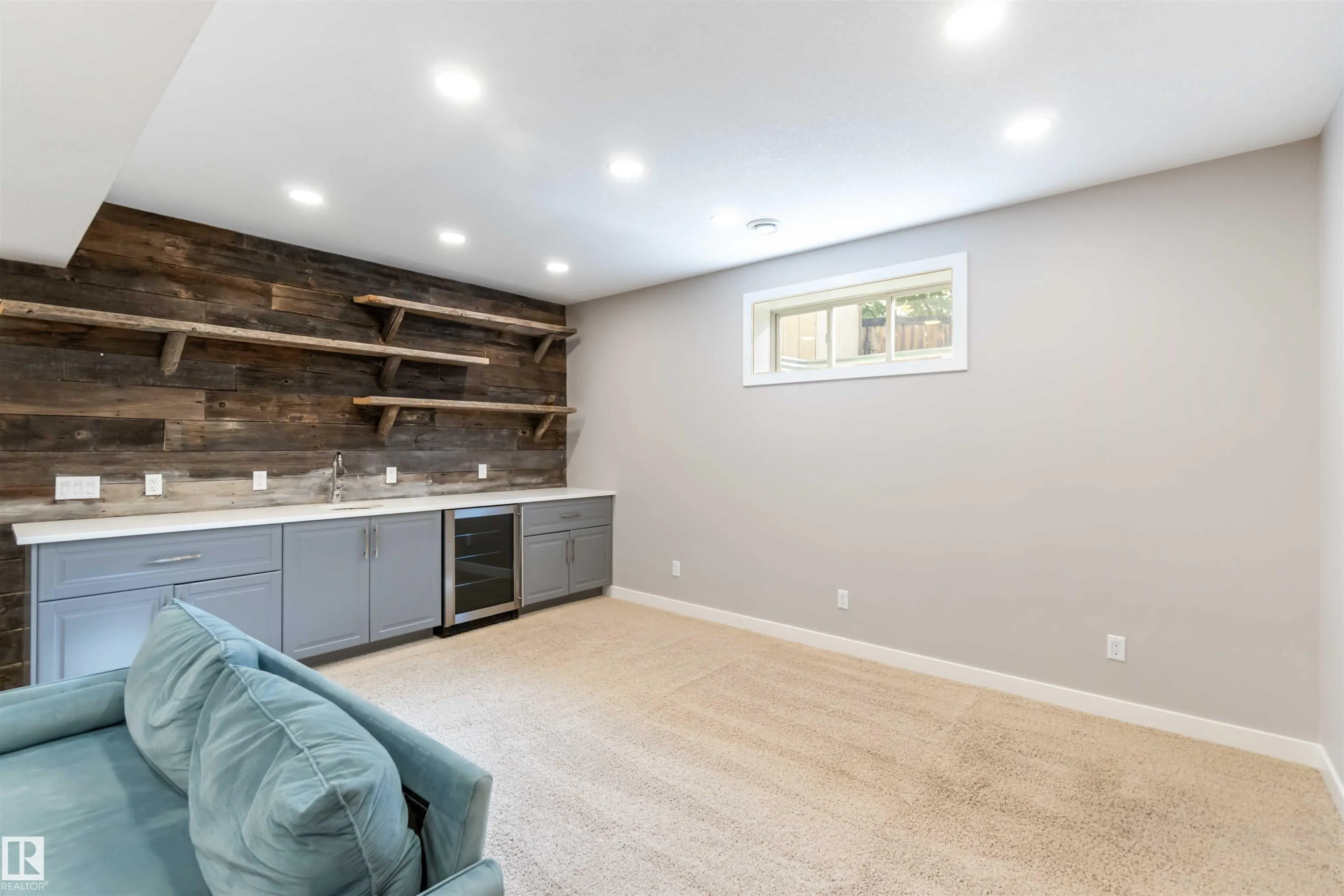 6719 SPEAKER Place