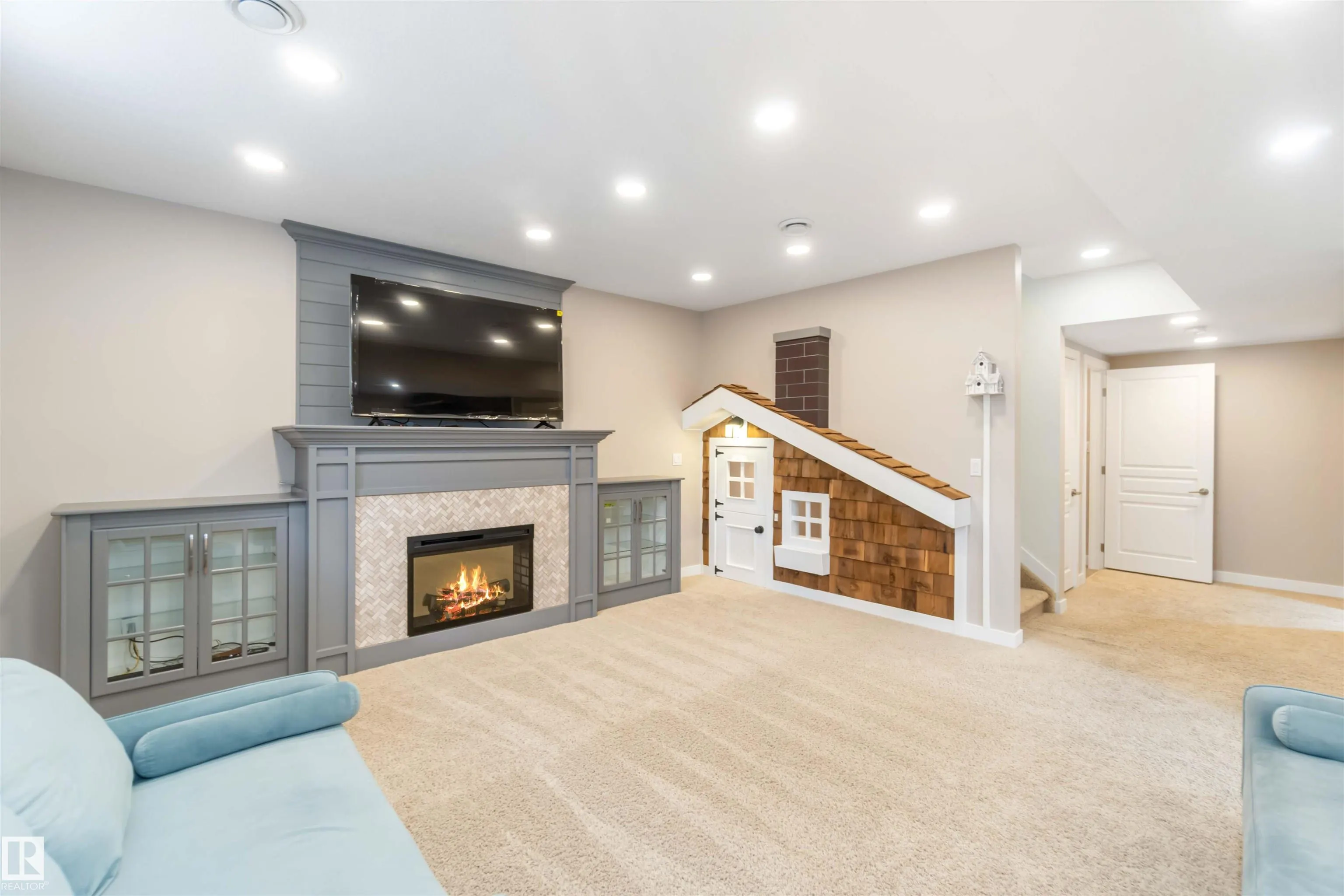6719 SPEAKER Place