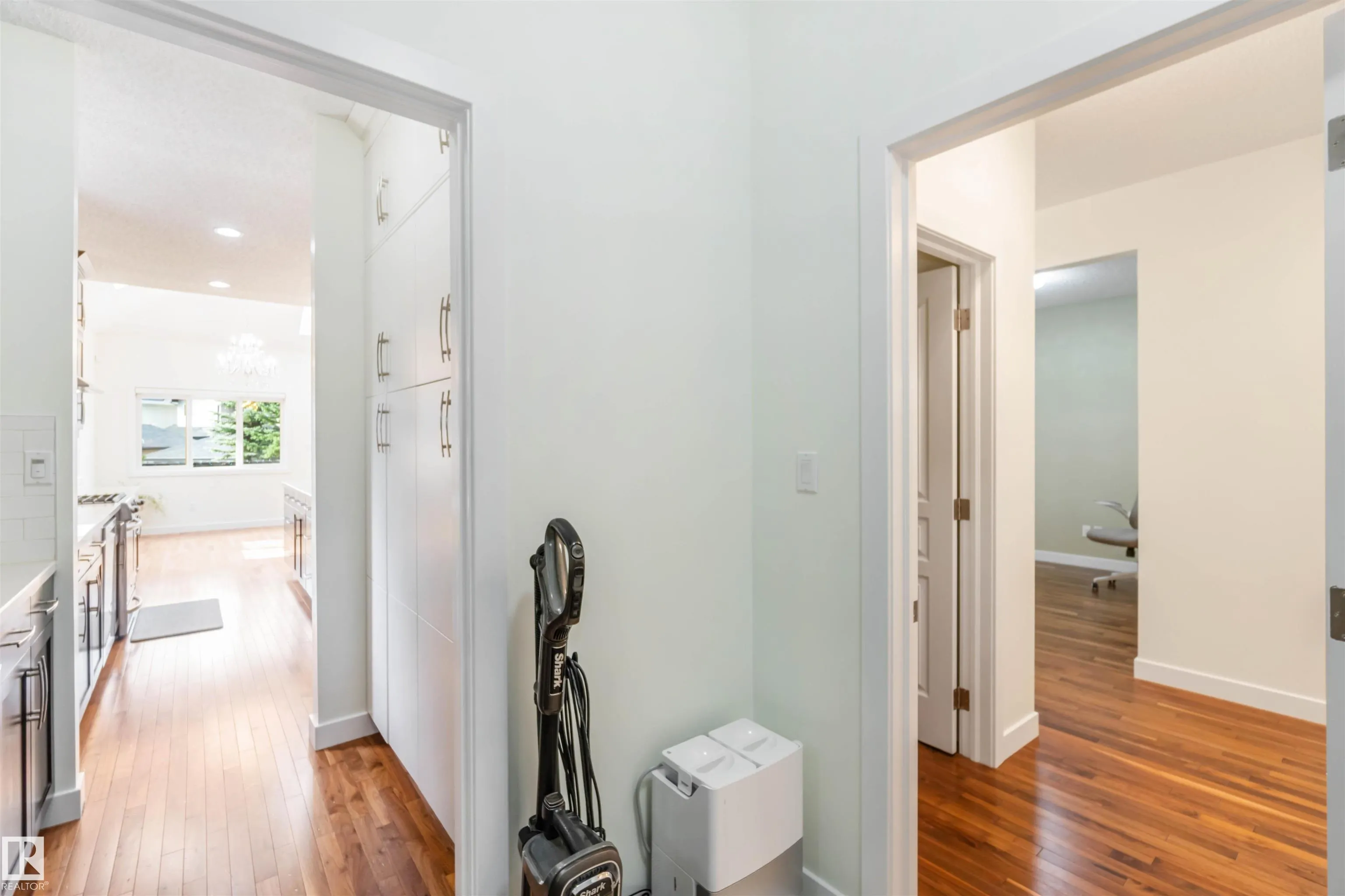 6719 SPEAKER Place