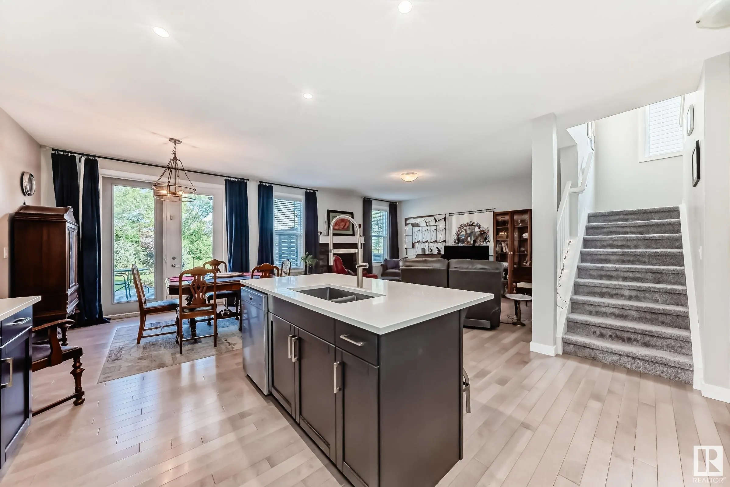 71 ROSEMOUNT Boulevard