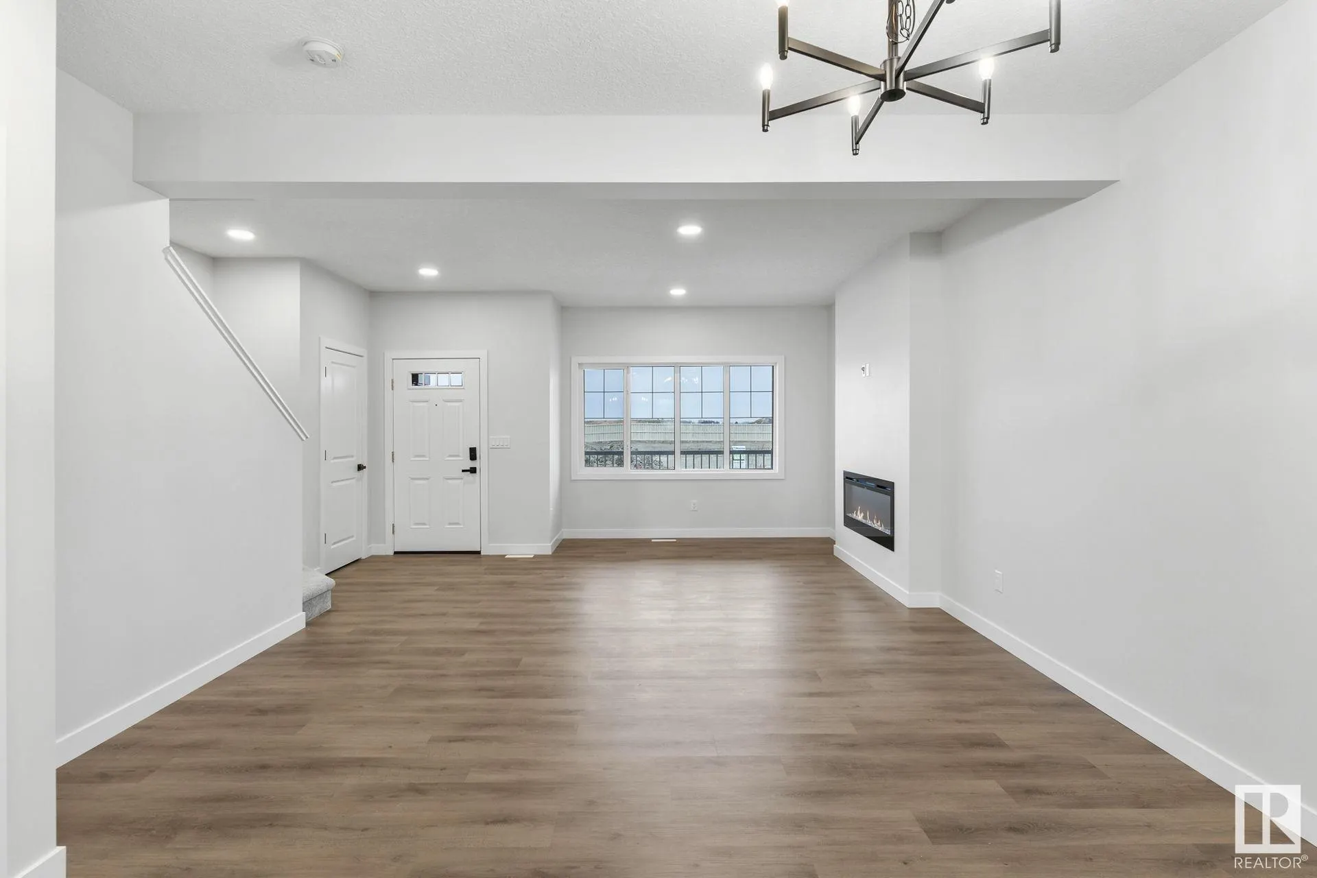 11 SERENO Lane