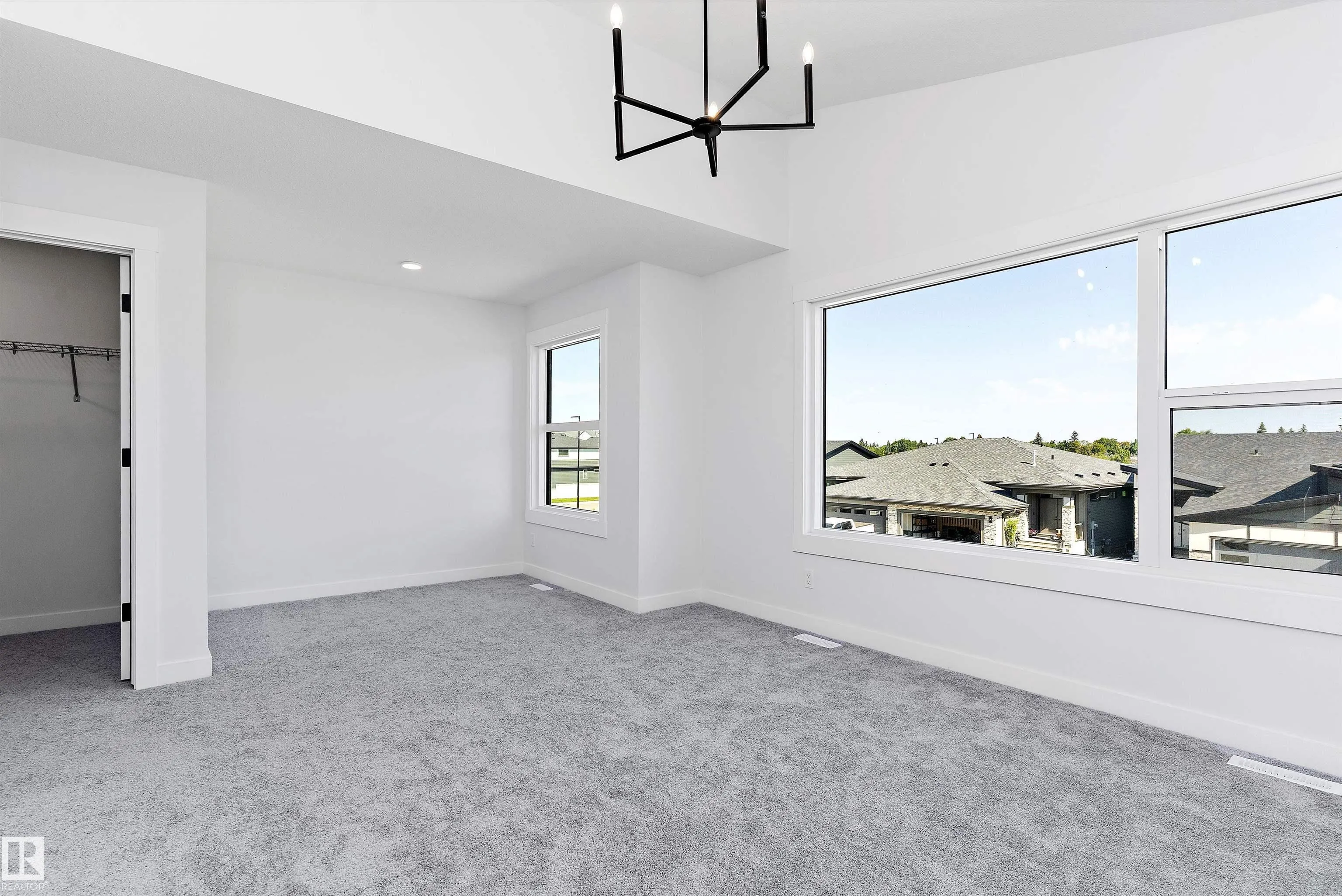 22 Newbury Circle