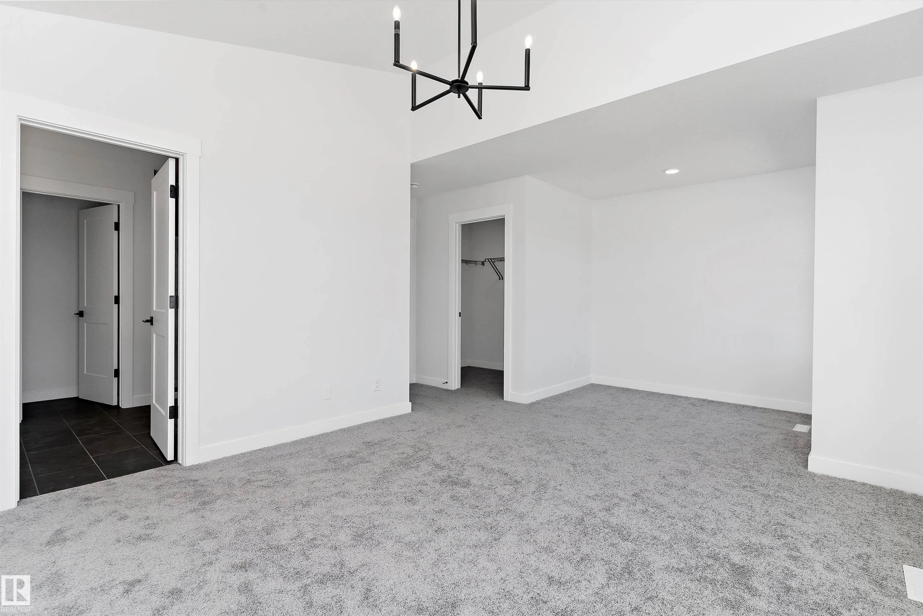 22 Newbury Circle