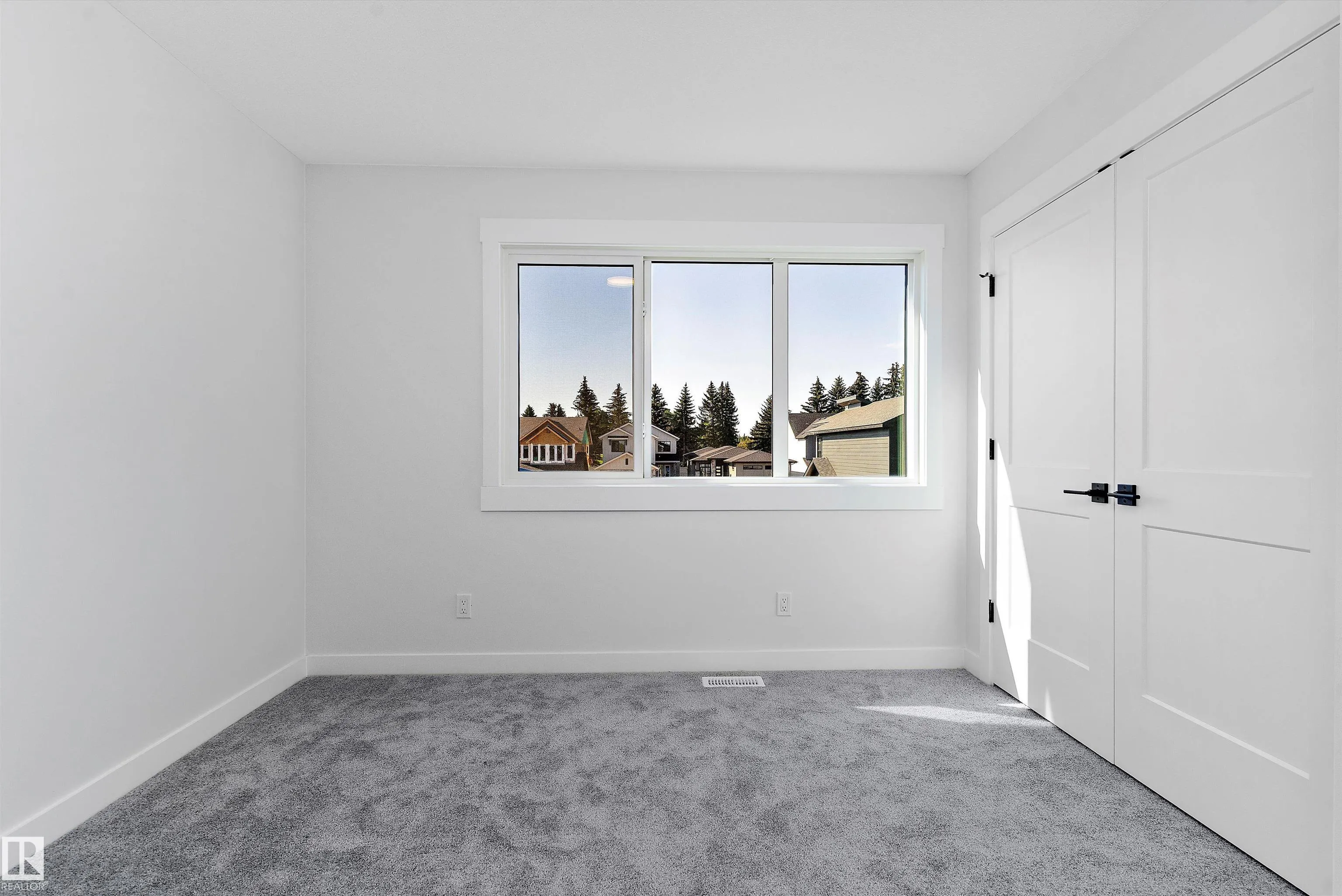 22 Newbury Circle