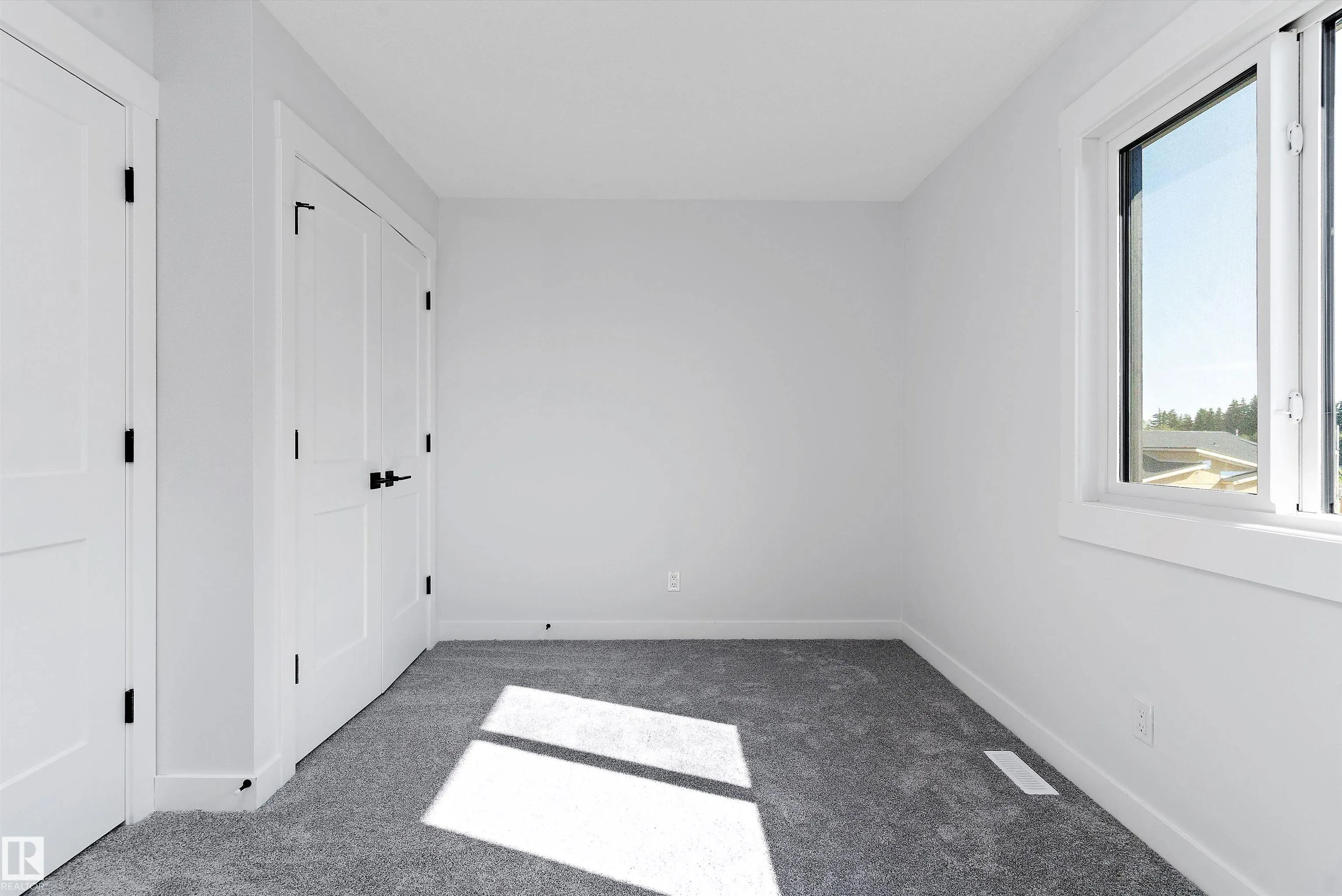 22 Newbury Circle