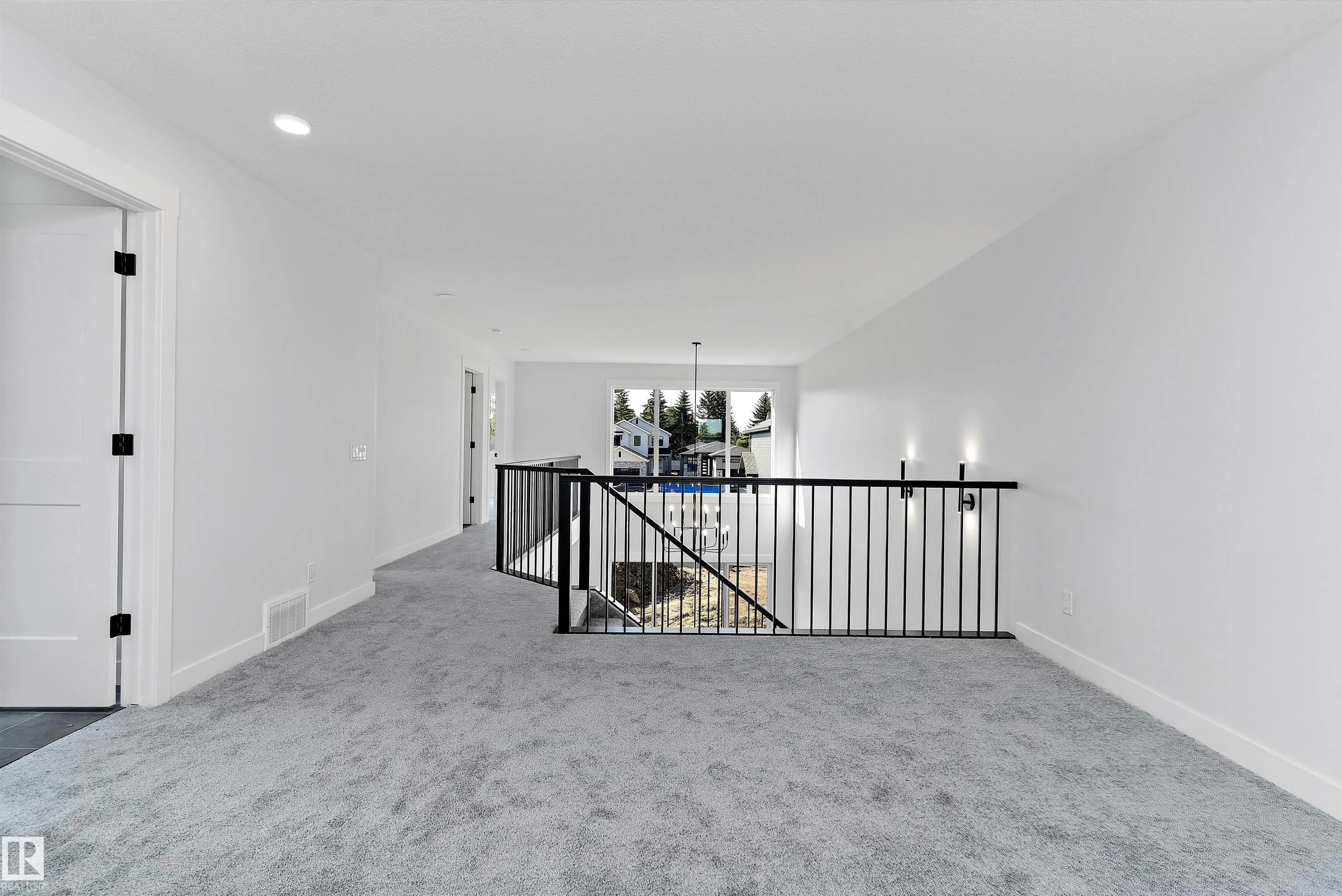 22 Newbury Circle