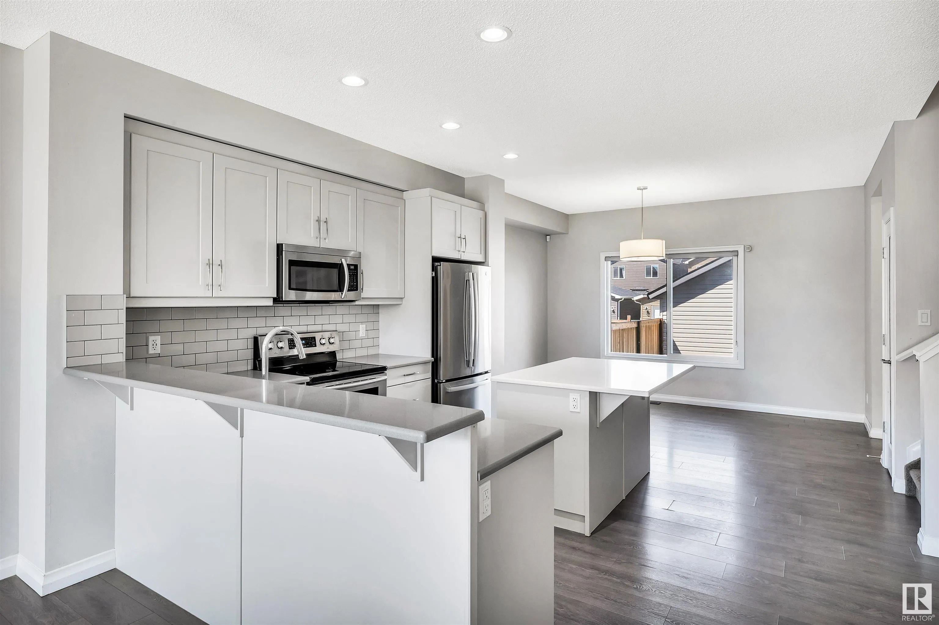 5852 ANTHONY Crescent