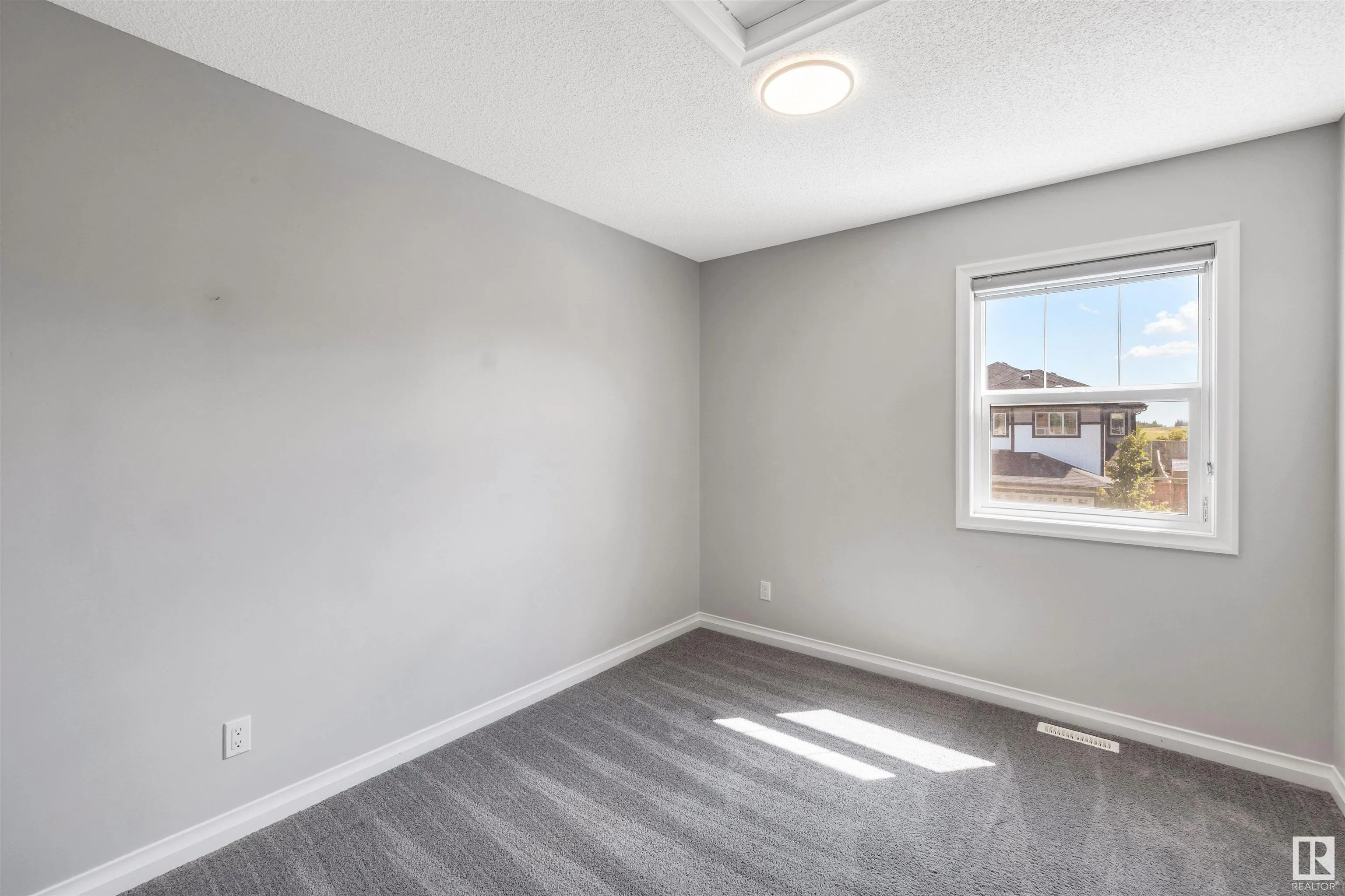 5852 ANTHONY Crescent
