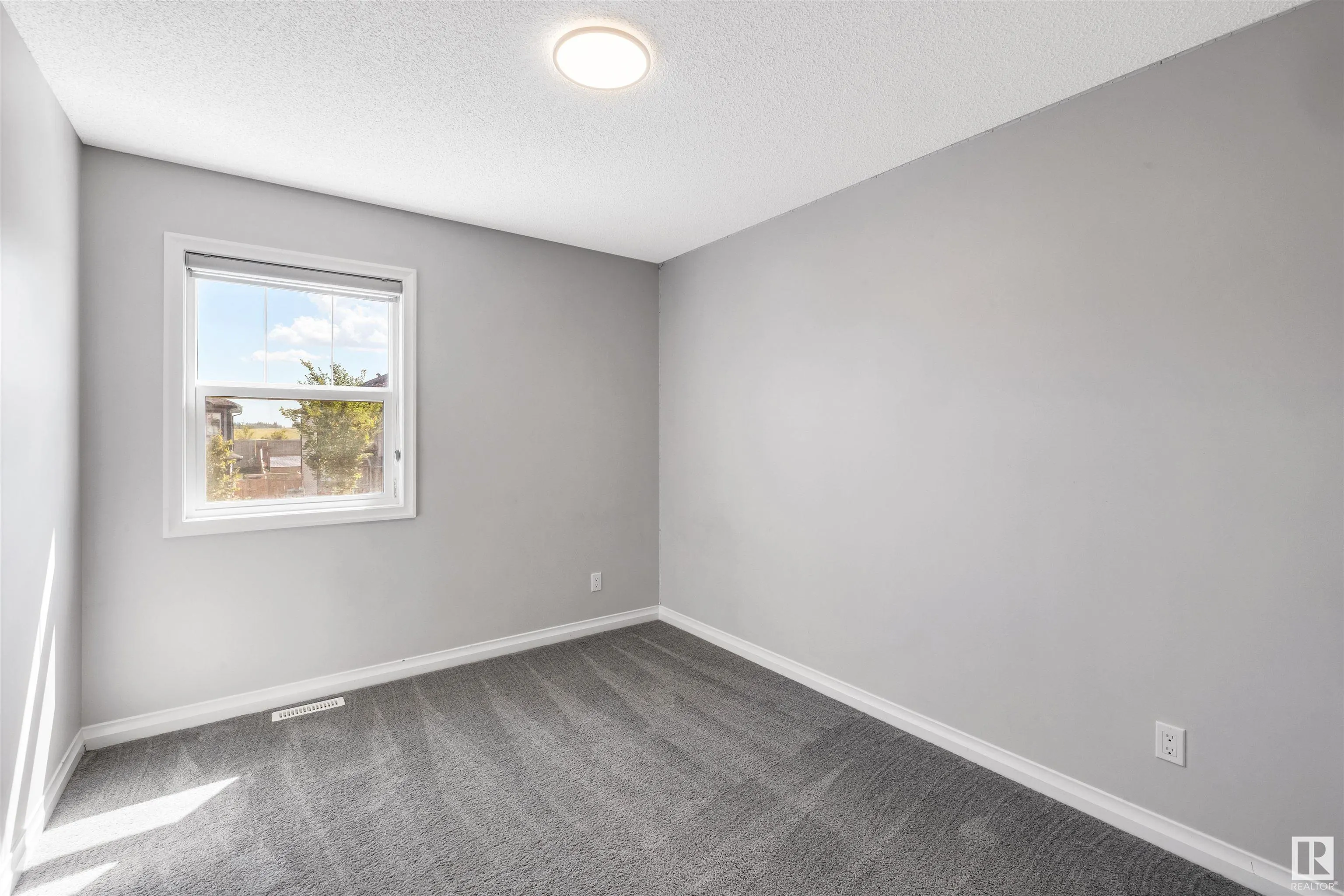 5852 ANTHONY Crescent