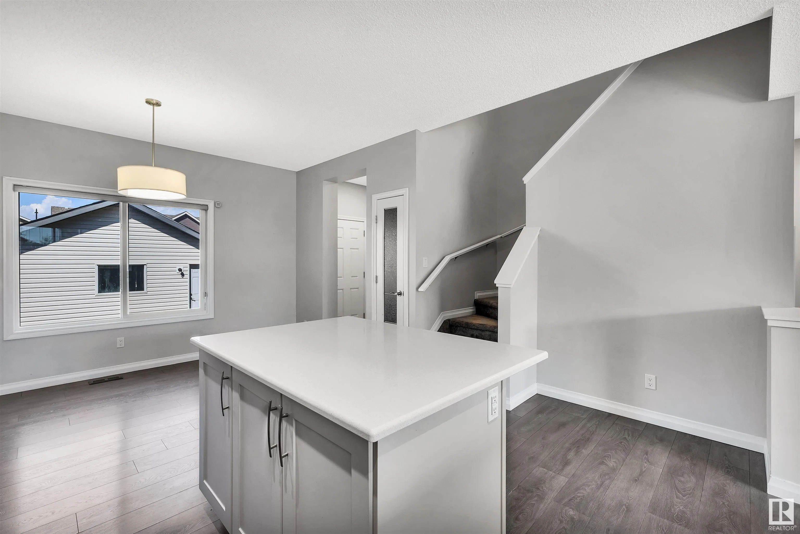 5852 ANTHONY Crescent