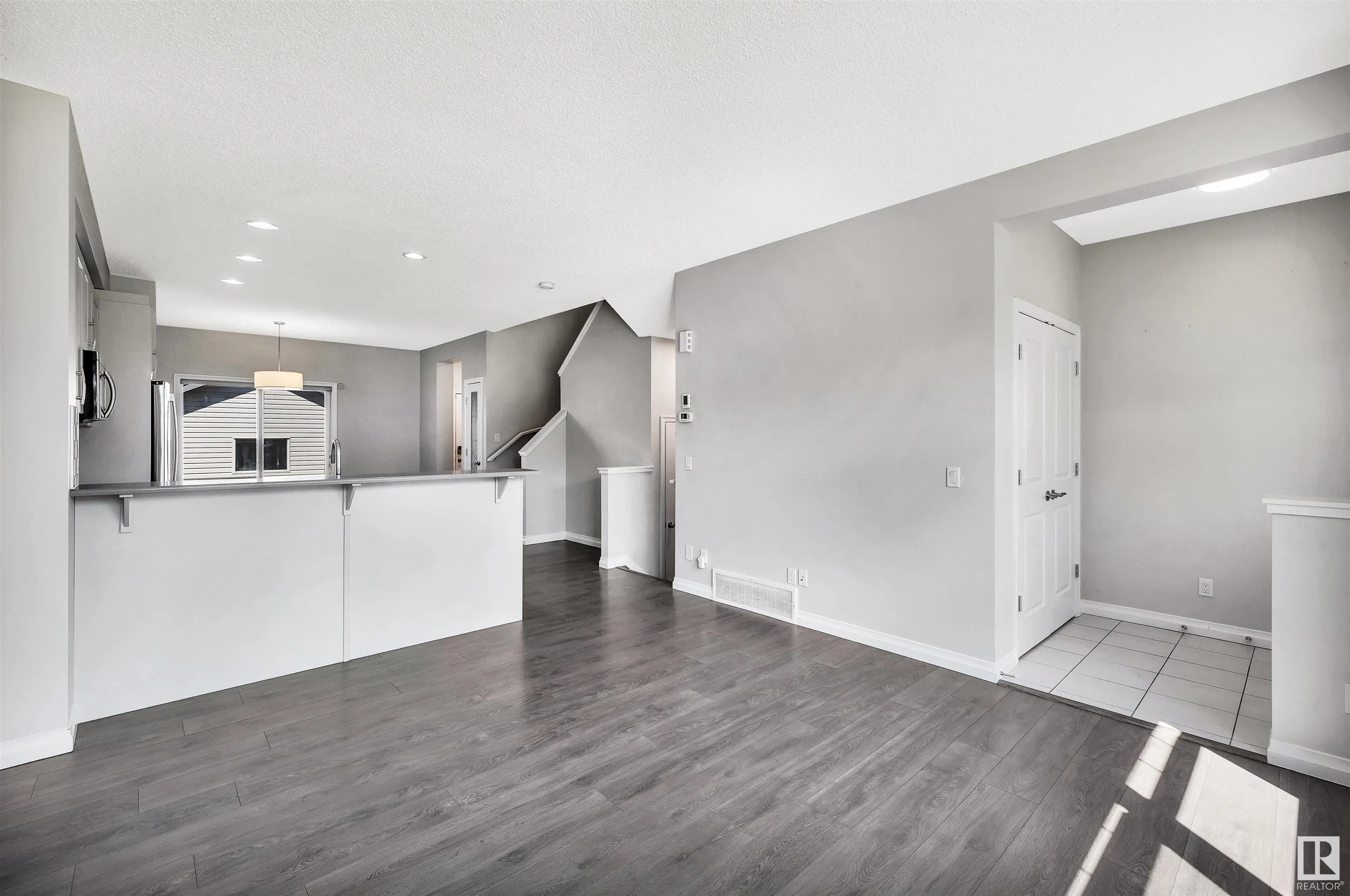 5852 ANTHONY Crescent