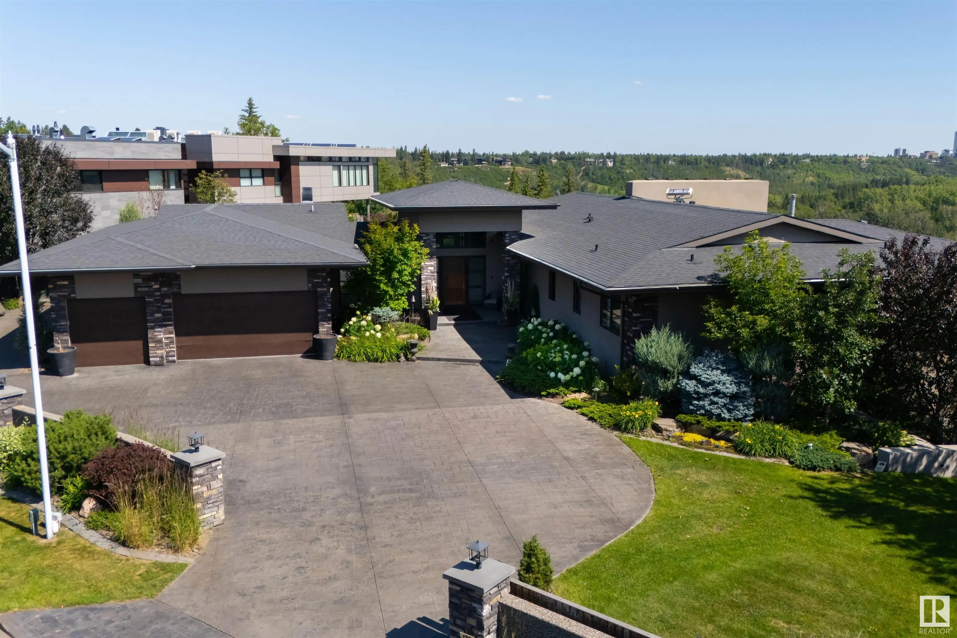 13758 VALLEYVIEW Drive