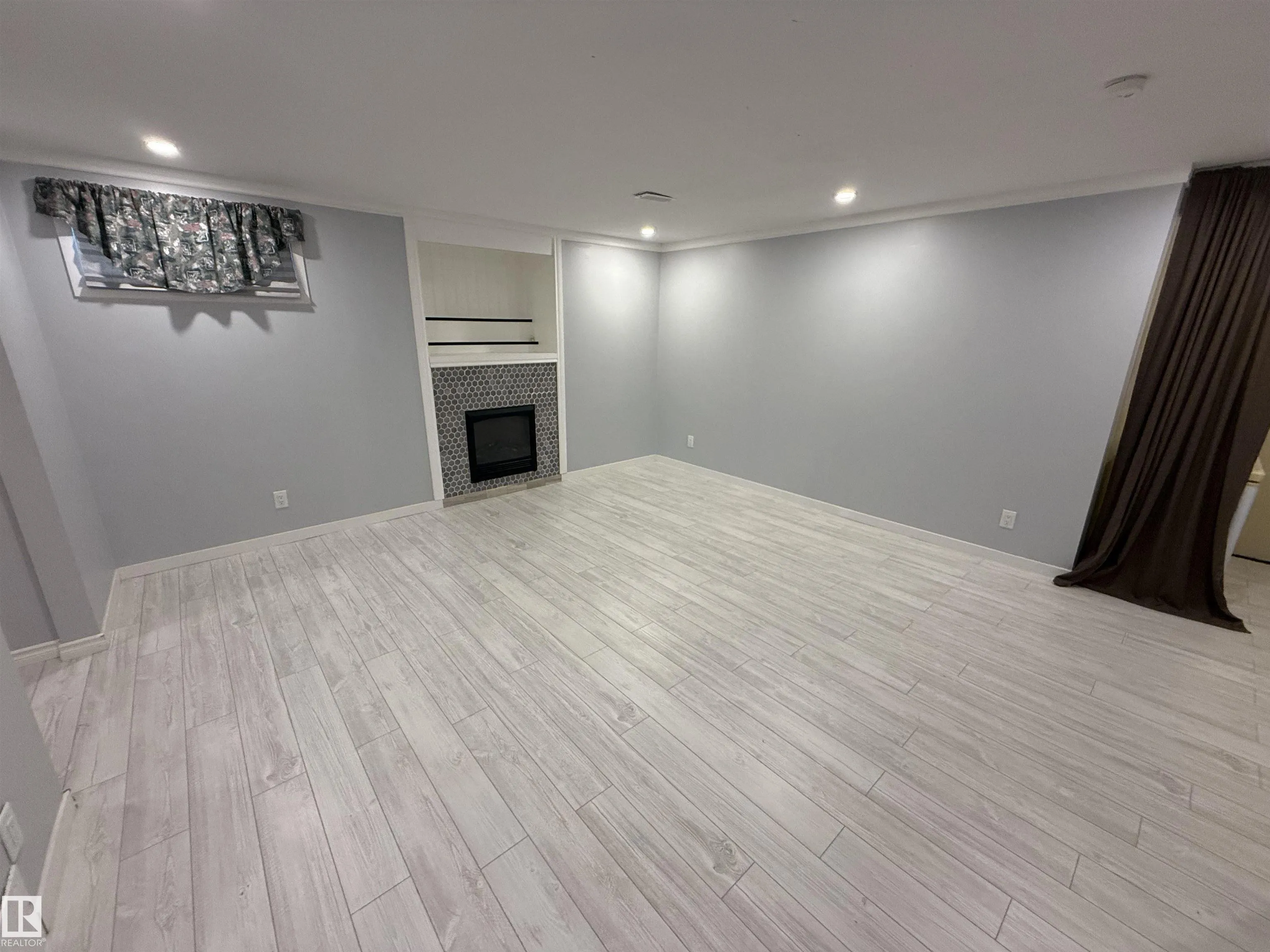 57 WOODCREST Avenue