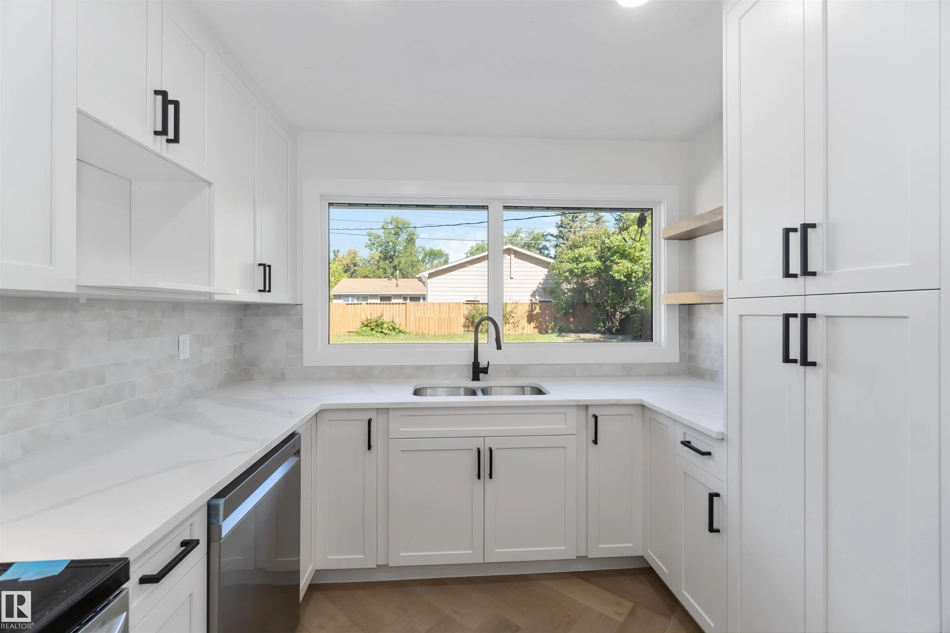 22 SUNNYSIDE Crescent