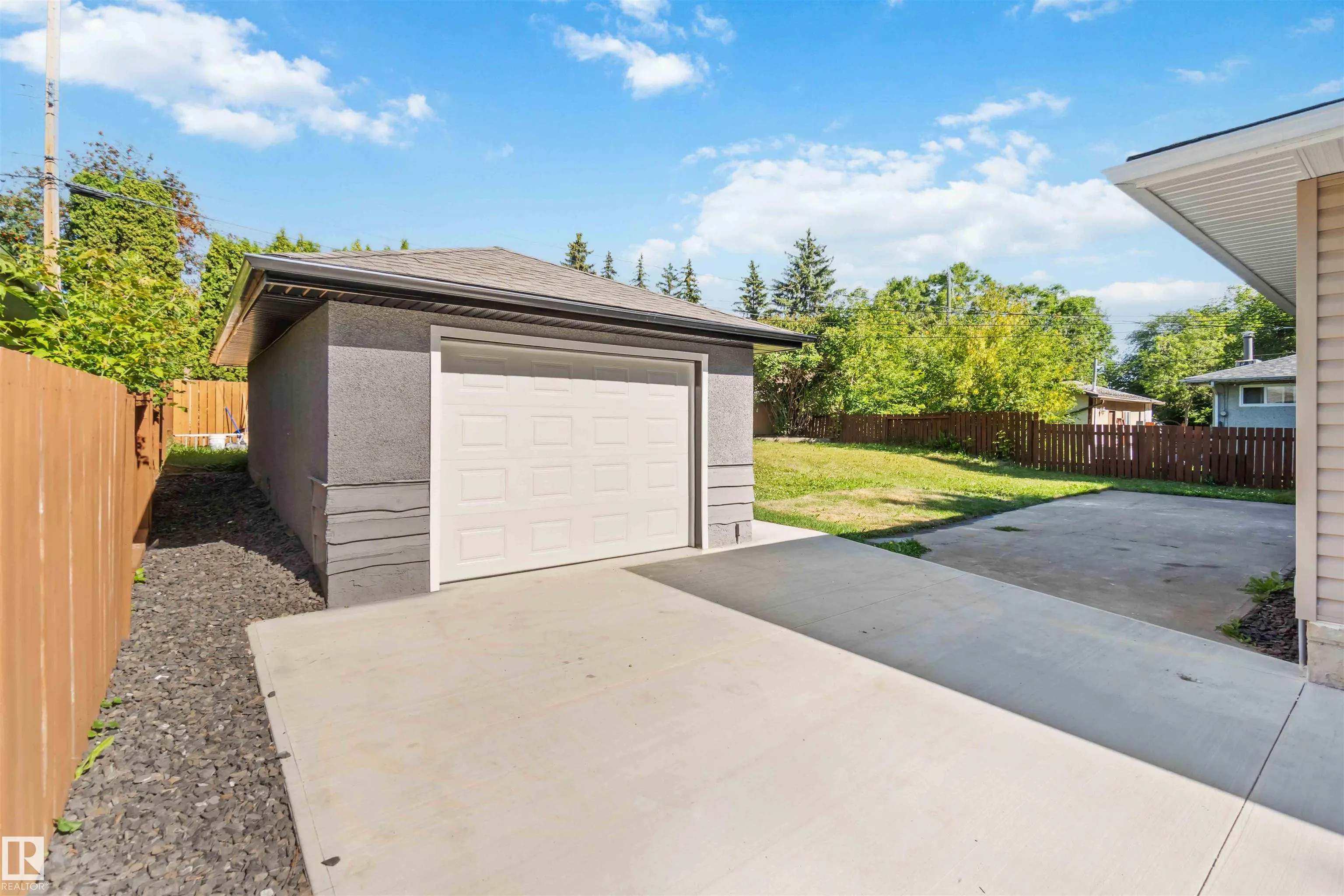 22 SUNNYSIDE Crescent