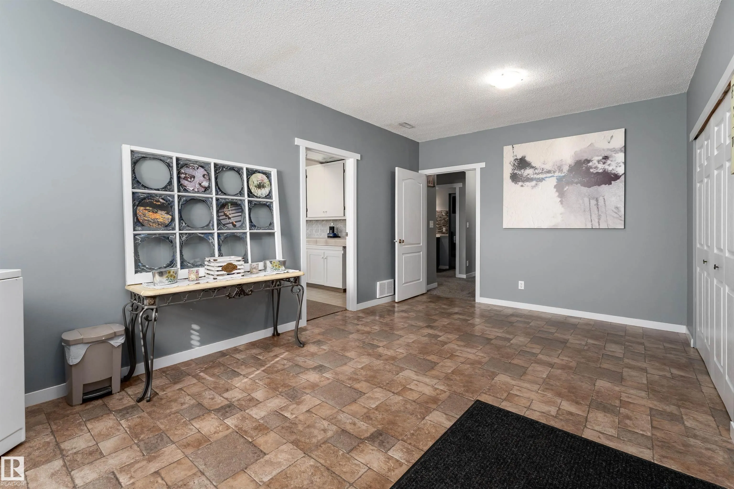 2228 PARKLAND Drive